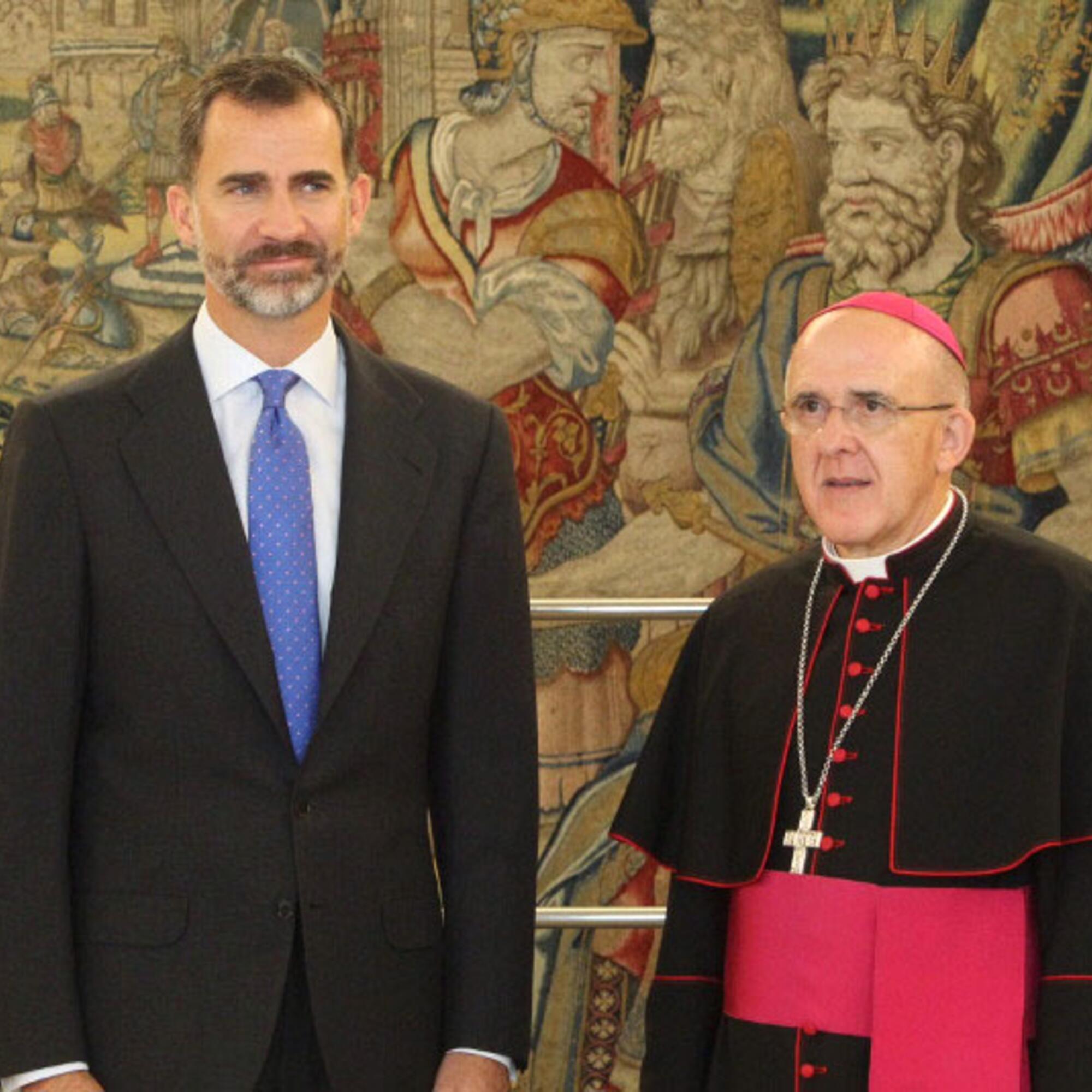 Carlos Osorio, arzobispo de Madrid y presidente del patronato de Fusara, junto con Felipe de Borbón.