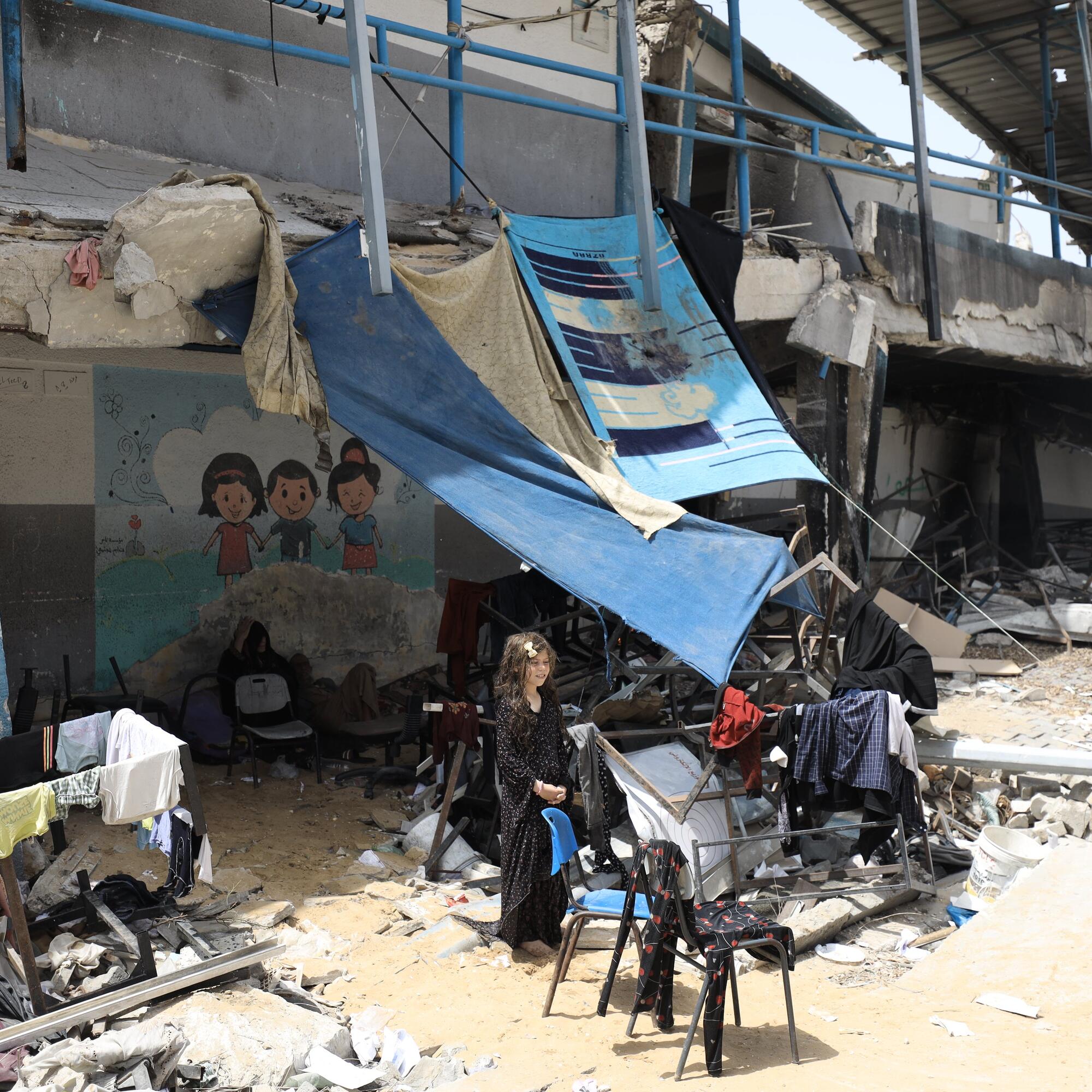 niña escuela refugio gaza