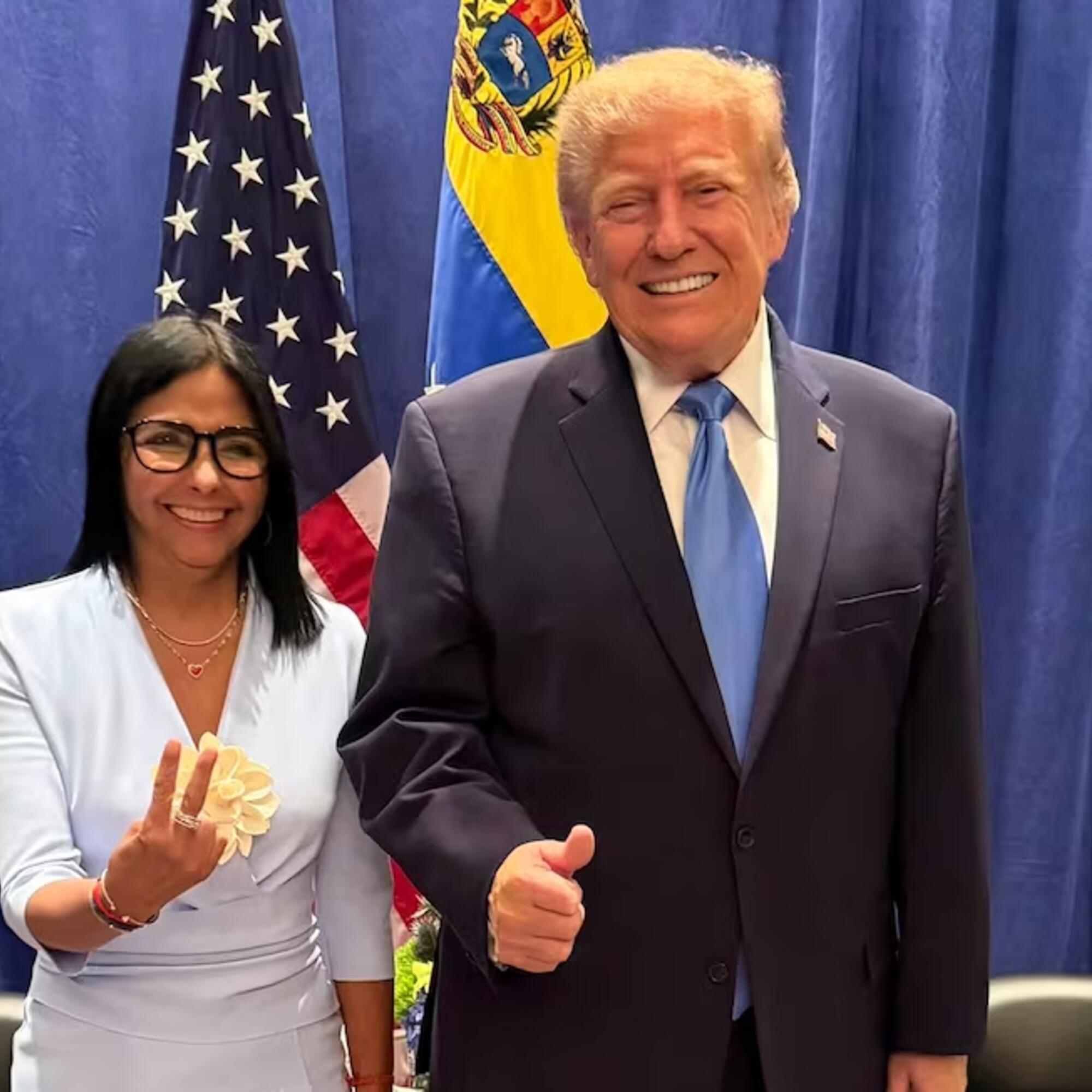 Delcy Rodríguez y Trump posan el martes en su reunión en Nueva York, en una imagen difundida por ella en su cuenta de X.
