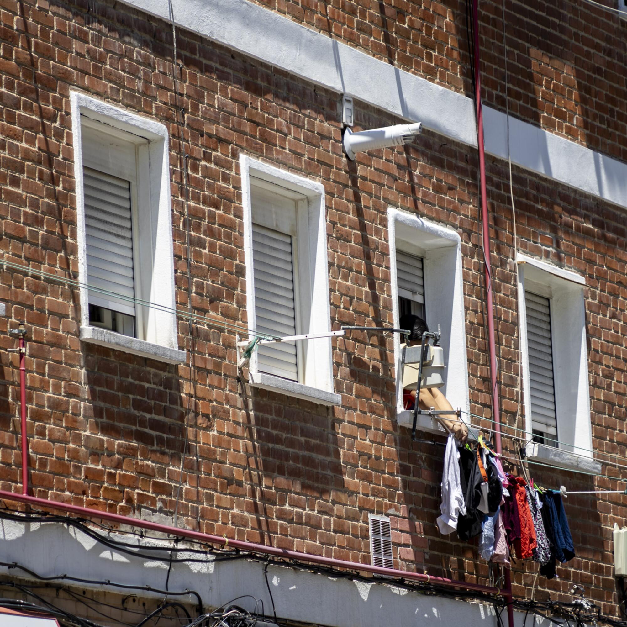 Carabanchel Matilde Hernandez ventana ropa