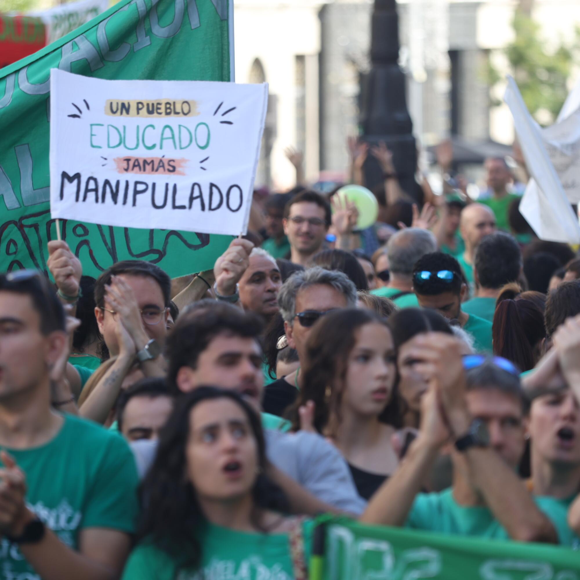 Concentración frente a la Consejería de Educación.