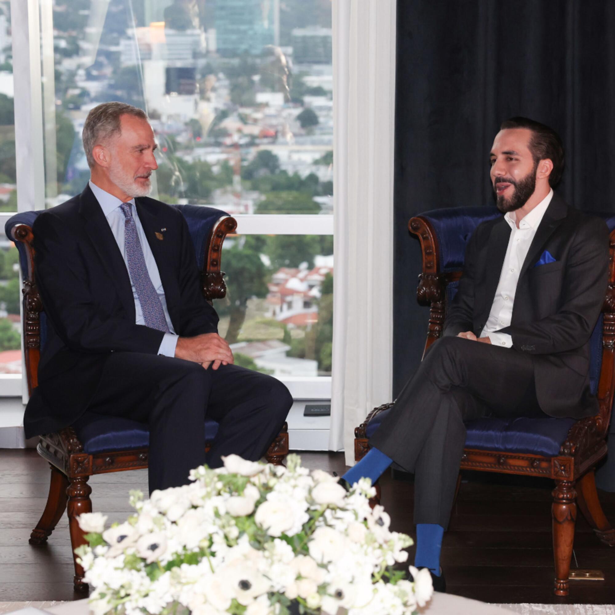El rey Felipe VI junto a Nayib Bukele, tras su investidura el 1 de junio de 2024