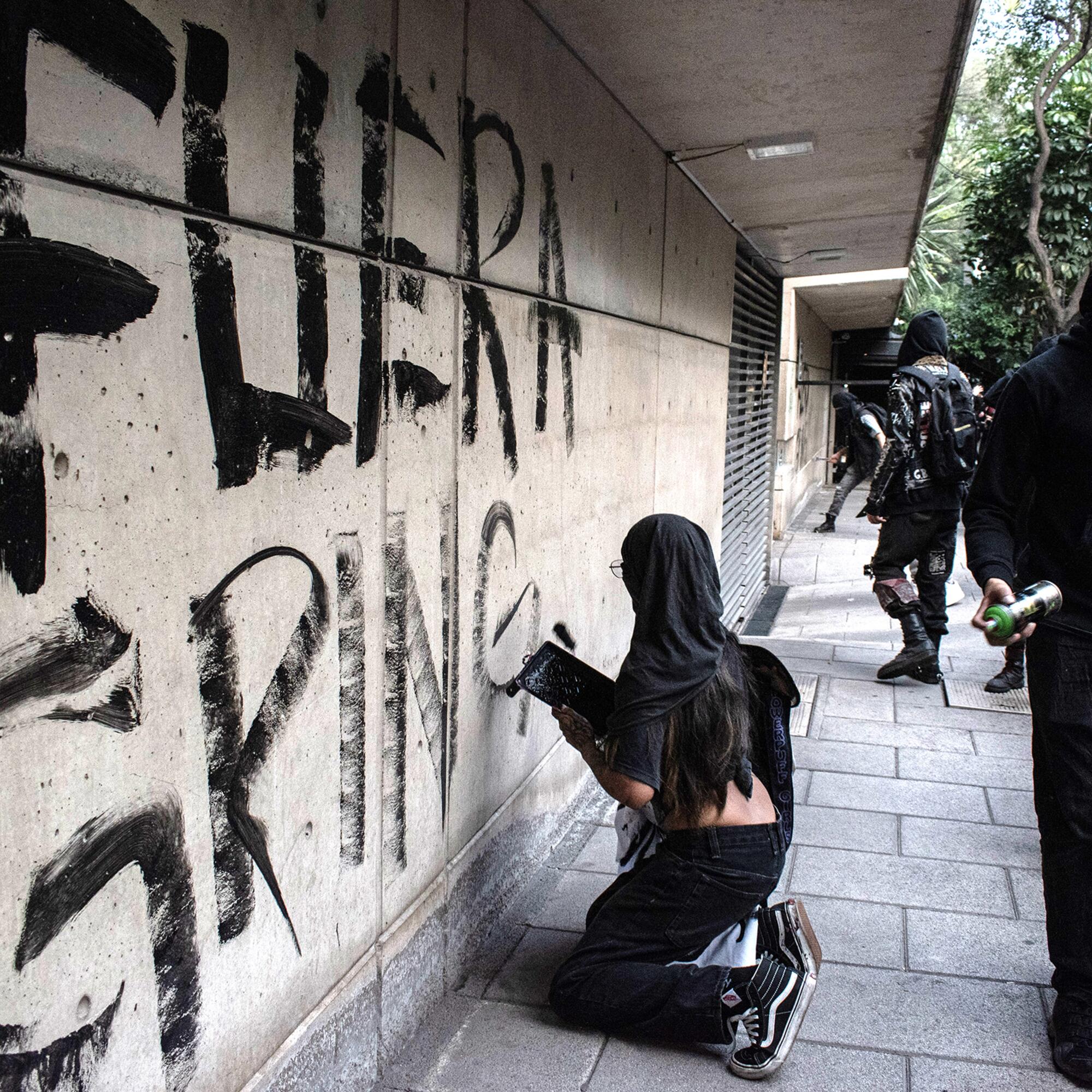 Airbnb gentrificación México "Fuera Gringos"