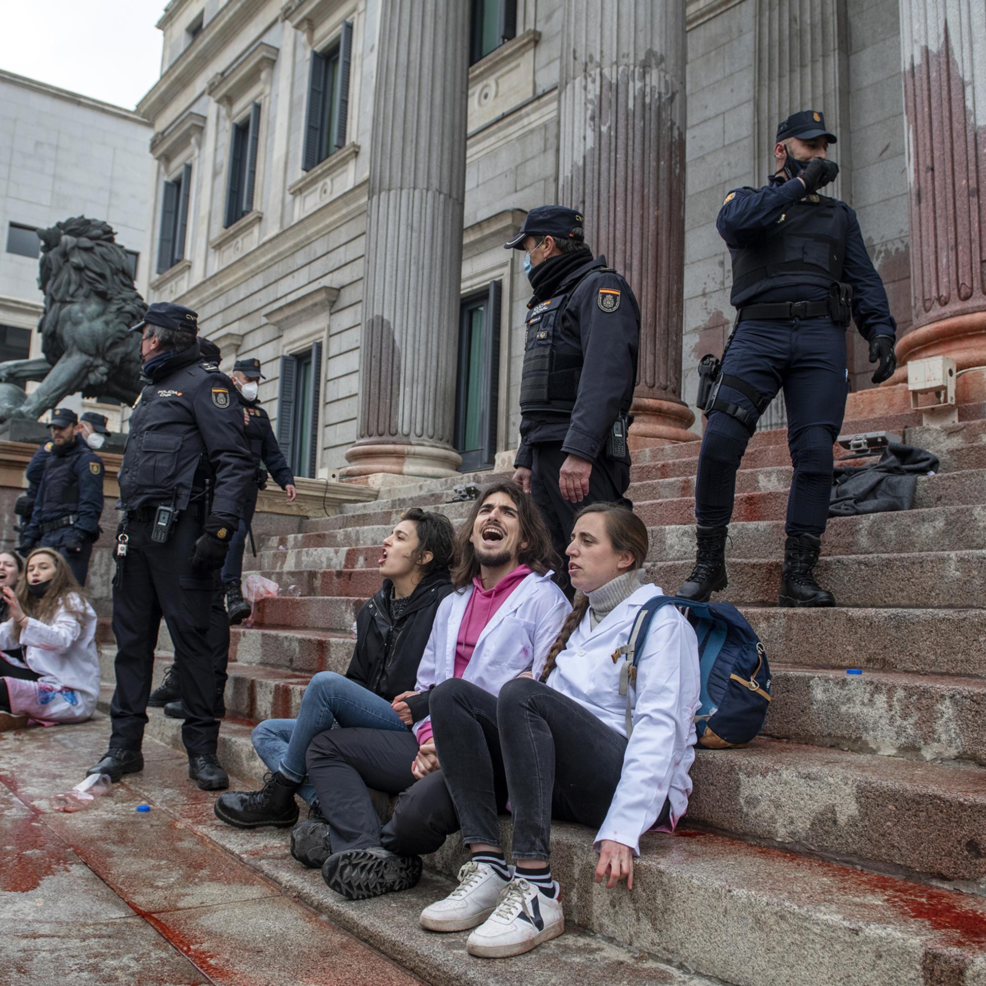 La Rebelión Científica tiñe de rojo el Congreso el 6 de abril de 2022. - 2