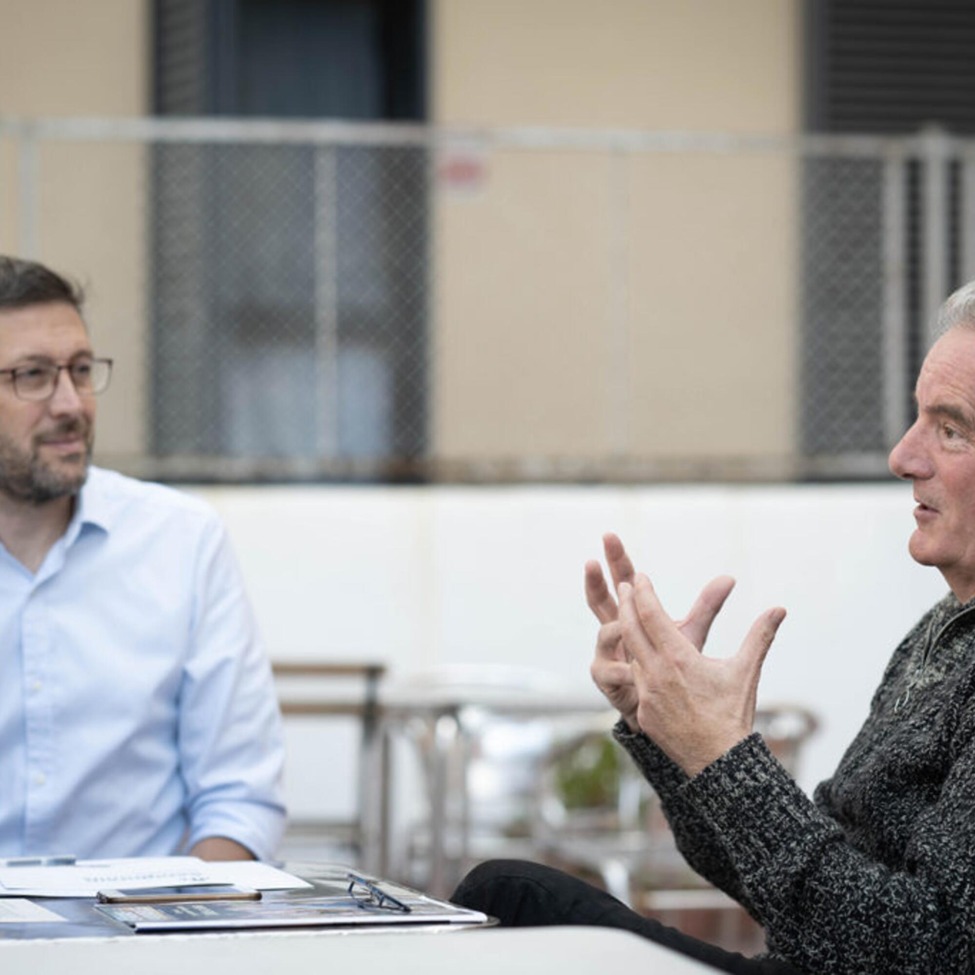 Alfonso Bolado y Jordi Vía en entrevista por el 40 aniversario de Arç Cooperativa. Autoría: IVAN GIMÉNEZ (CRÍTIC)