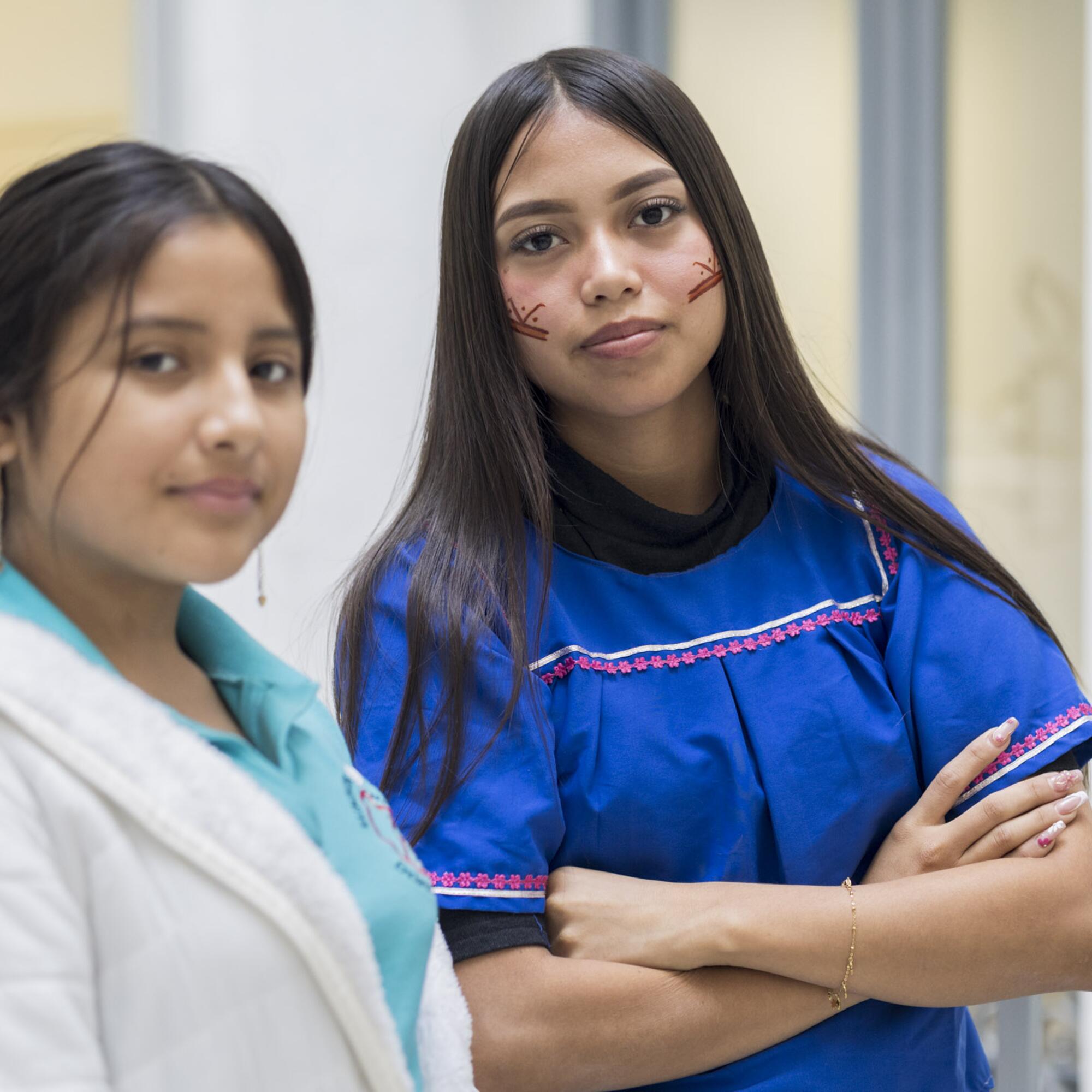 Indigenas Ecuatorianas Bengalas Gas - 8