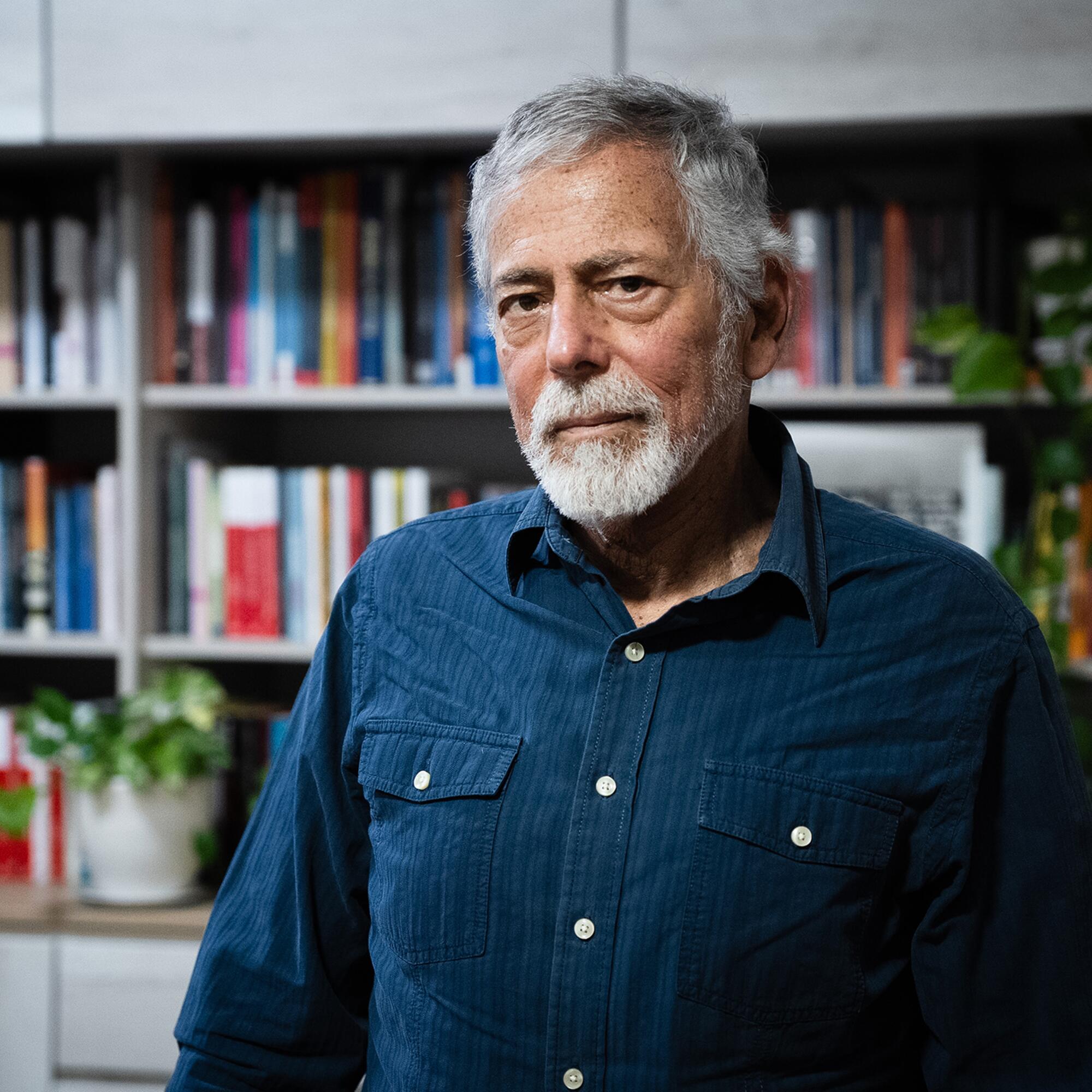 Gustavo Gorriti, en la oficina de IDL-Reporteros en Lima.