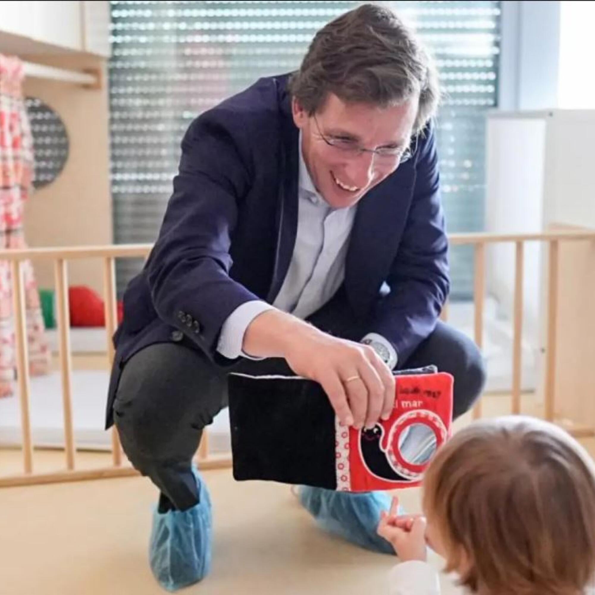 Almeida en una escuela Infantil