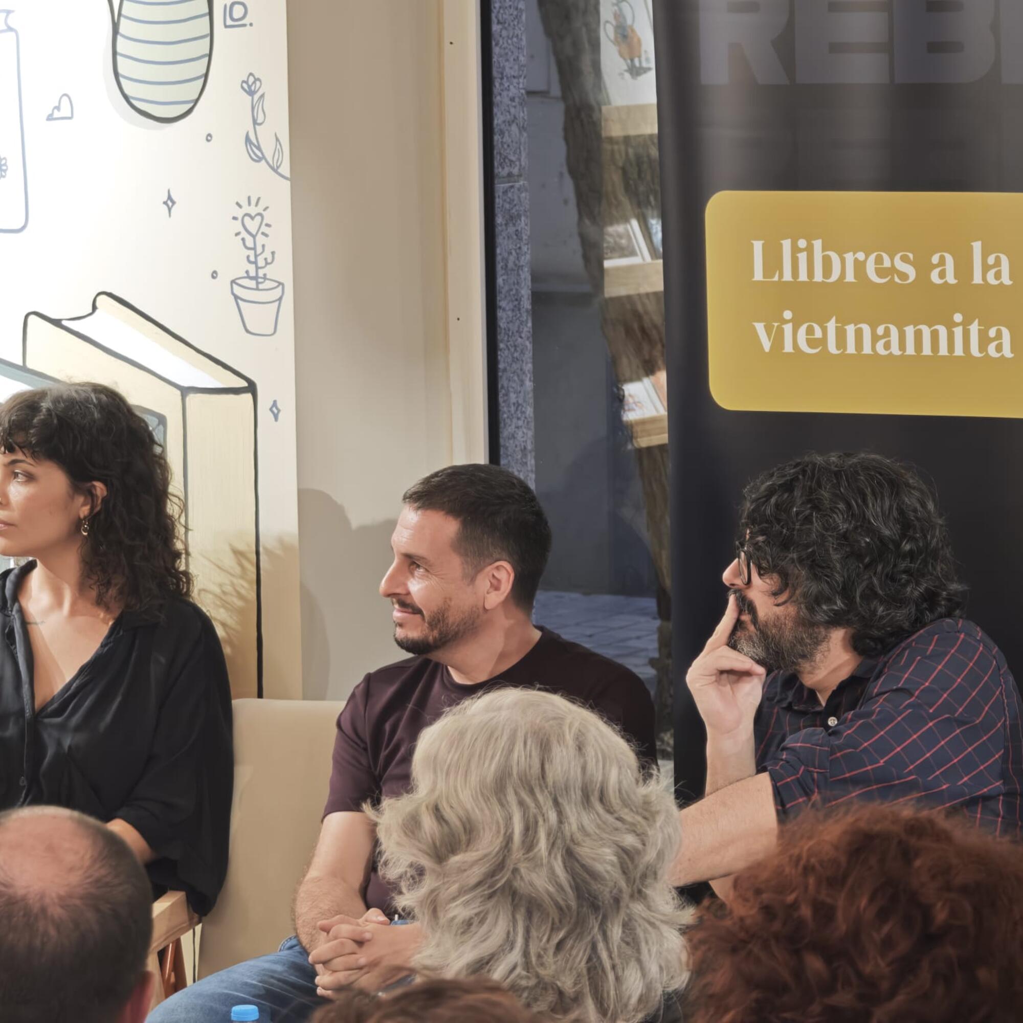 Rose Hurtado, Pau Alabajos i Ricard Chulià a la presentació del llibre 'Memòria del fang'