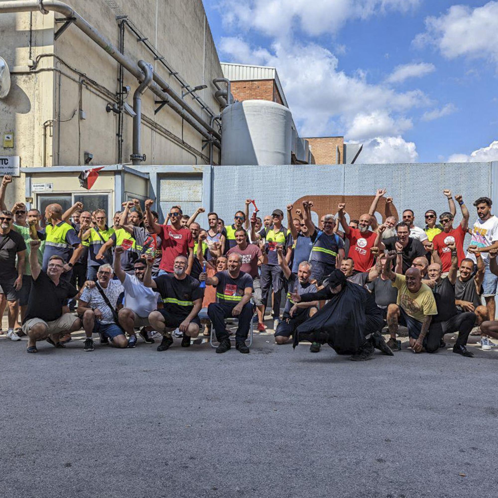 Décima jornada de huelga en la planta de Miquel y Costas en Besòs