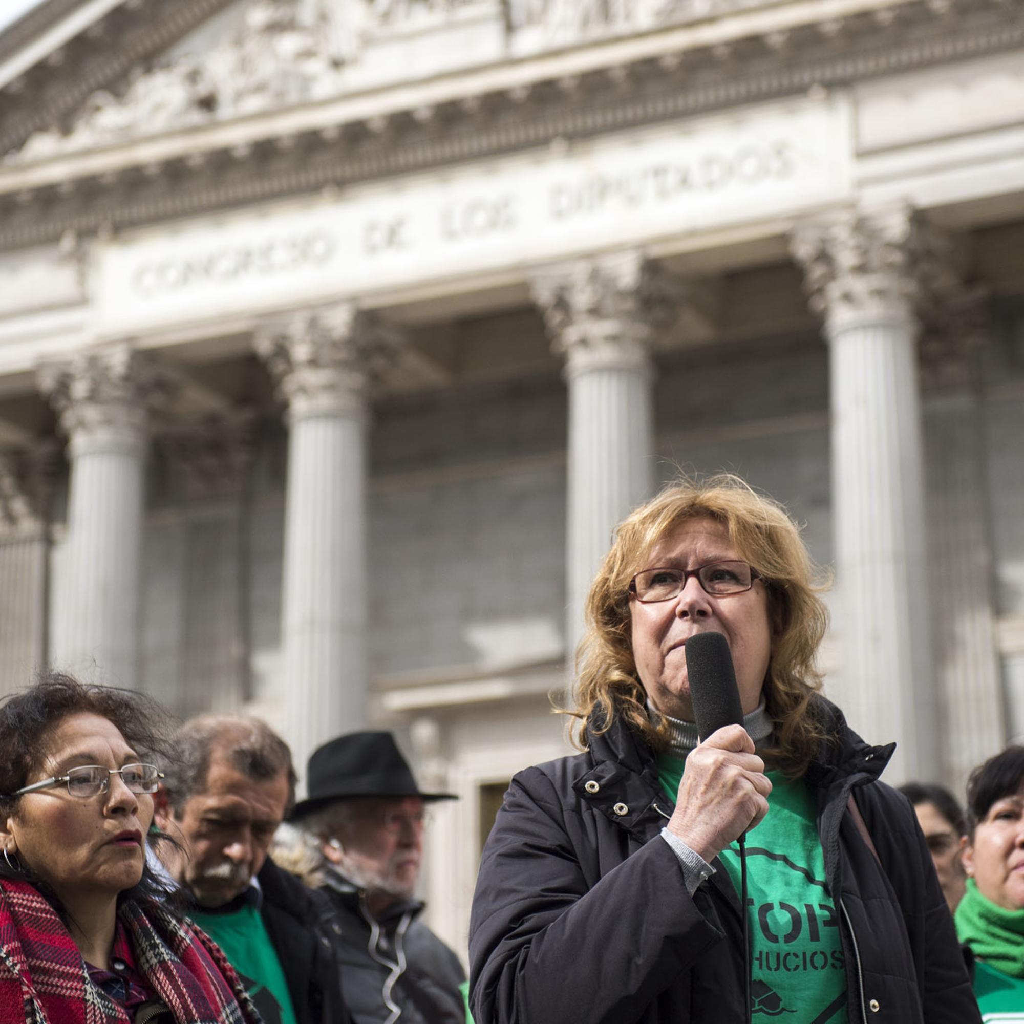 Rueda de prensa de la PAH y los sindicatos de inquilinos frente al Congreso