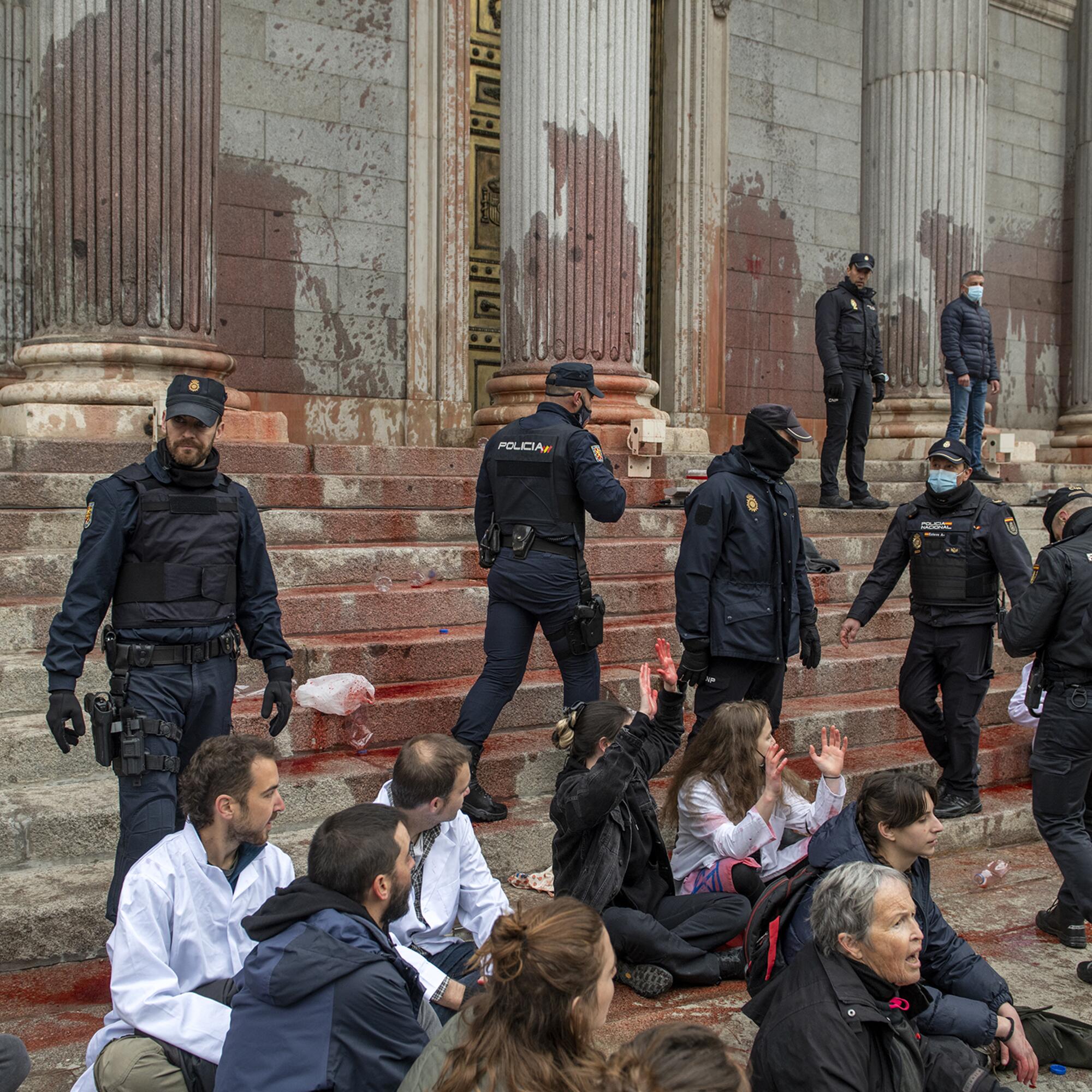 La Rebelión Científica tiñe de rojo el Congreso el 6 de abril de 2022. - 1