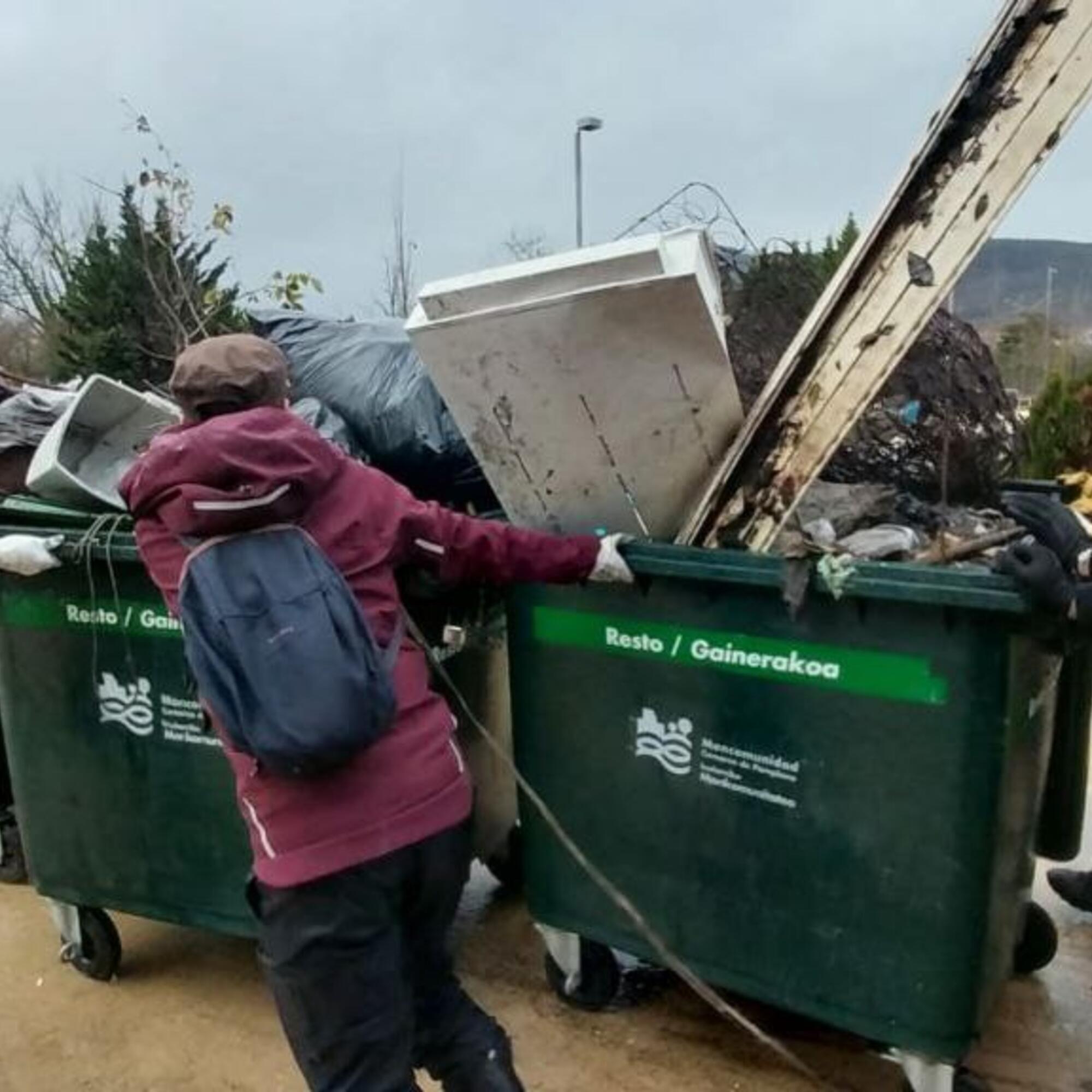 Auzolan de limpieza en el Convento de Aranzadi (Iruña/Pamplona)