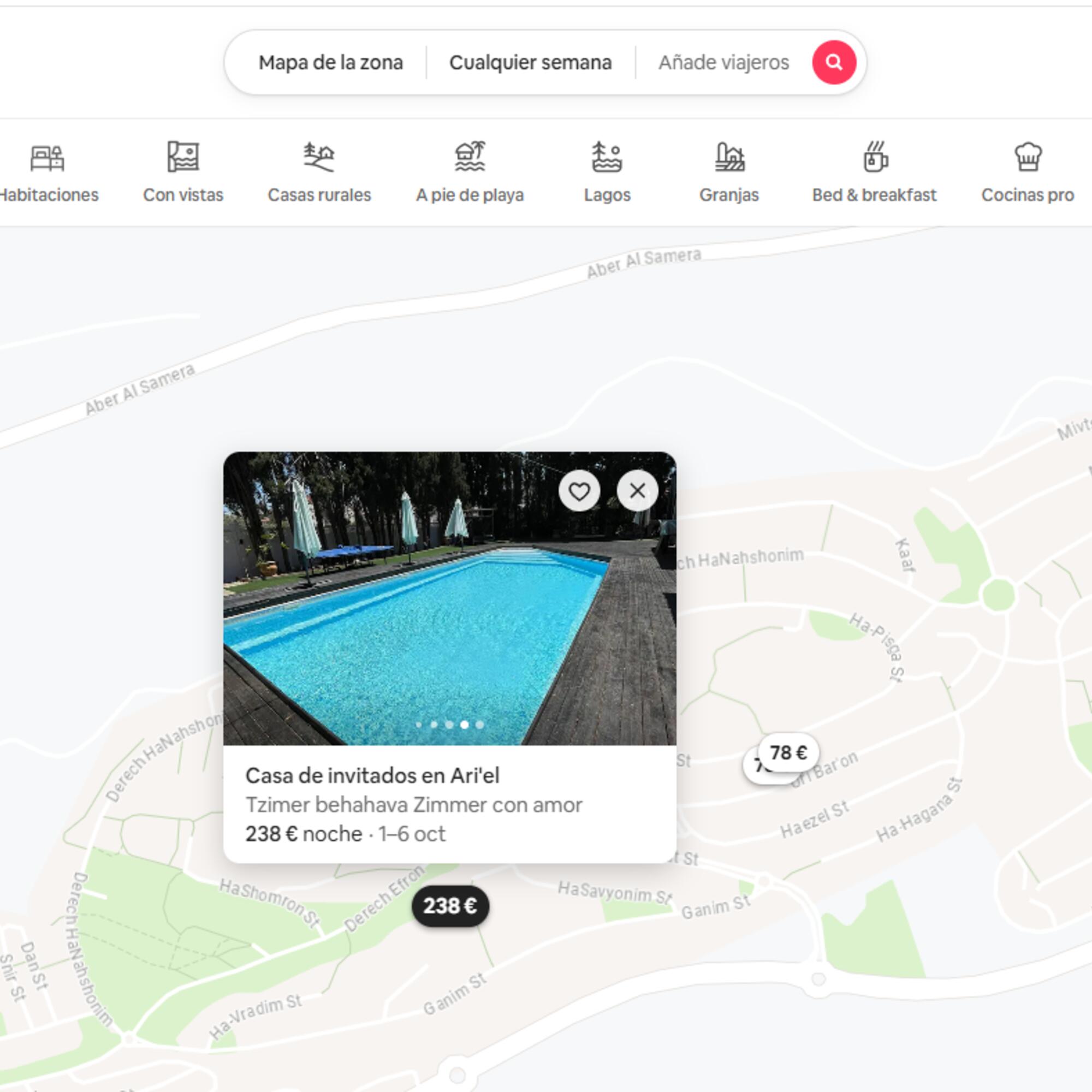 Casa con piscina en AirBnb en la colonia ilegal de Ari'el. Con 16.600 habitantes es el quinto asentamiento israelí más grande de Cisjordania