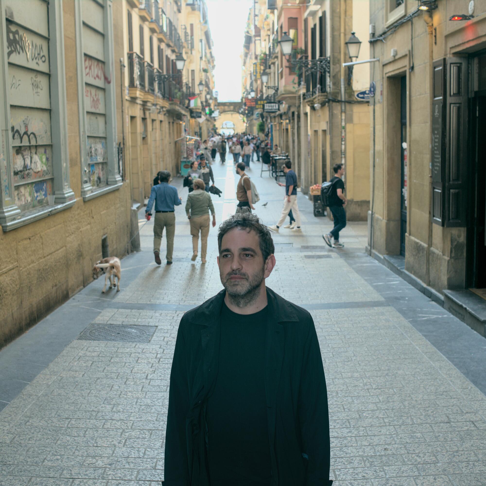 El director argentino Nicolás Gil Lavedra presentó en San Sebastián su documental ‘Traslados’