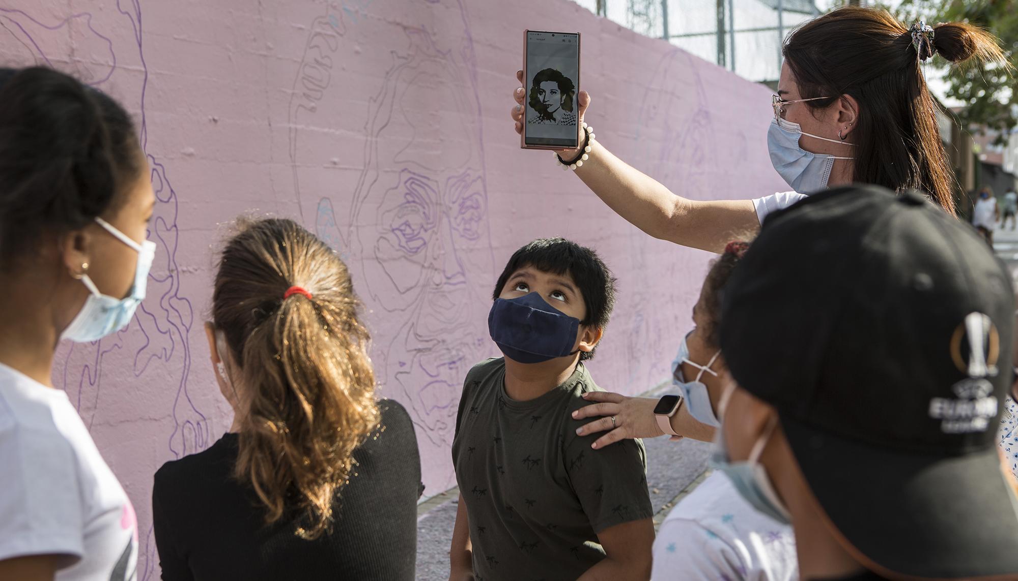 Reconstrucción del mural feminista de La Concepción en Ciudad Lineal, Madrid - 6
