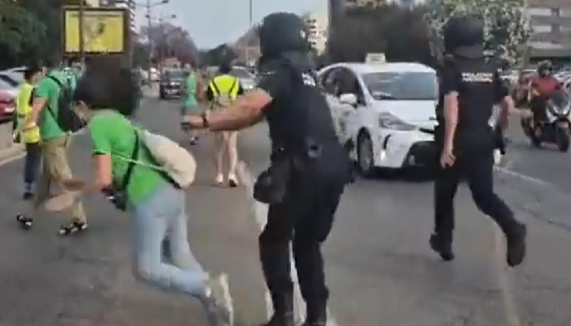 Agresión policia valencia