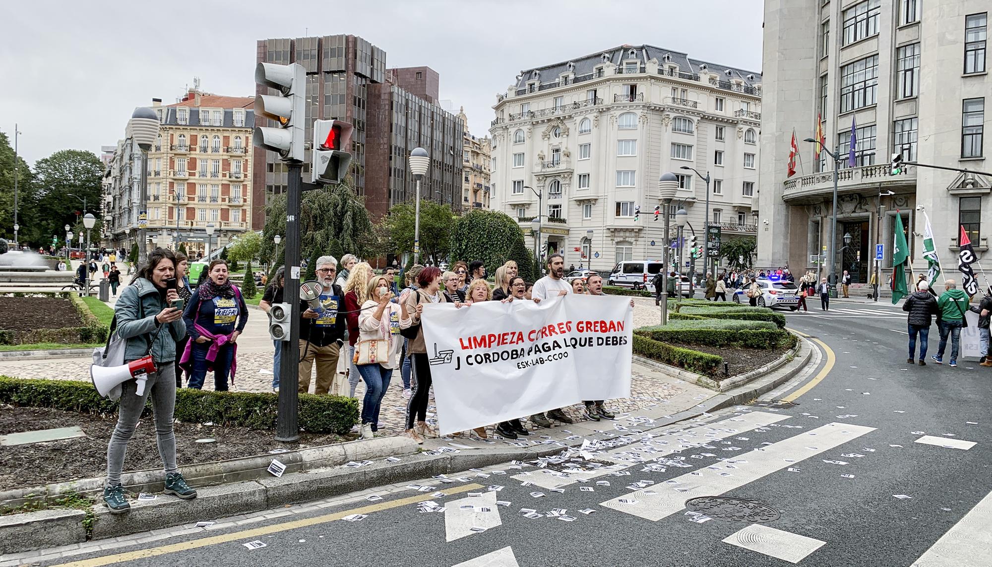 Huelga trabajadoras de Correos en Bilbao