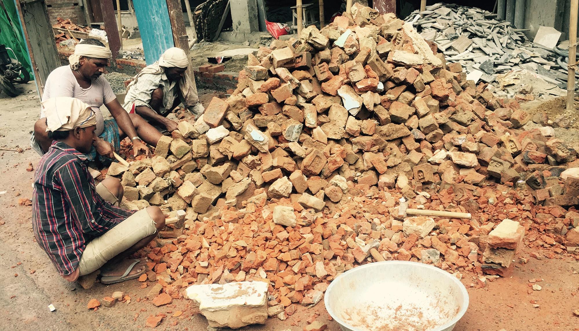 Obreros en una construcción de Delhi, India.