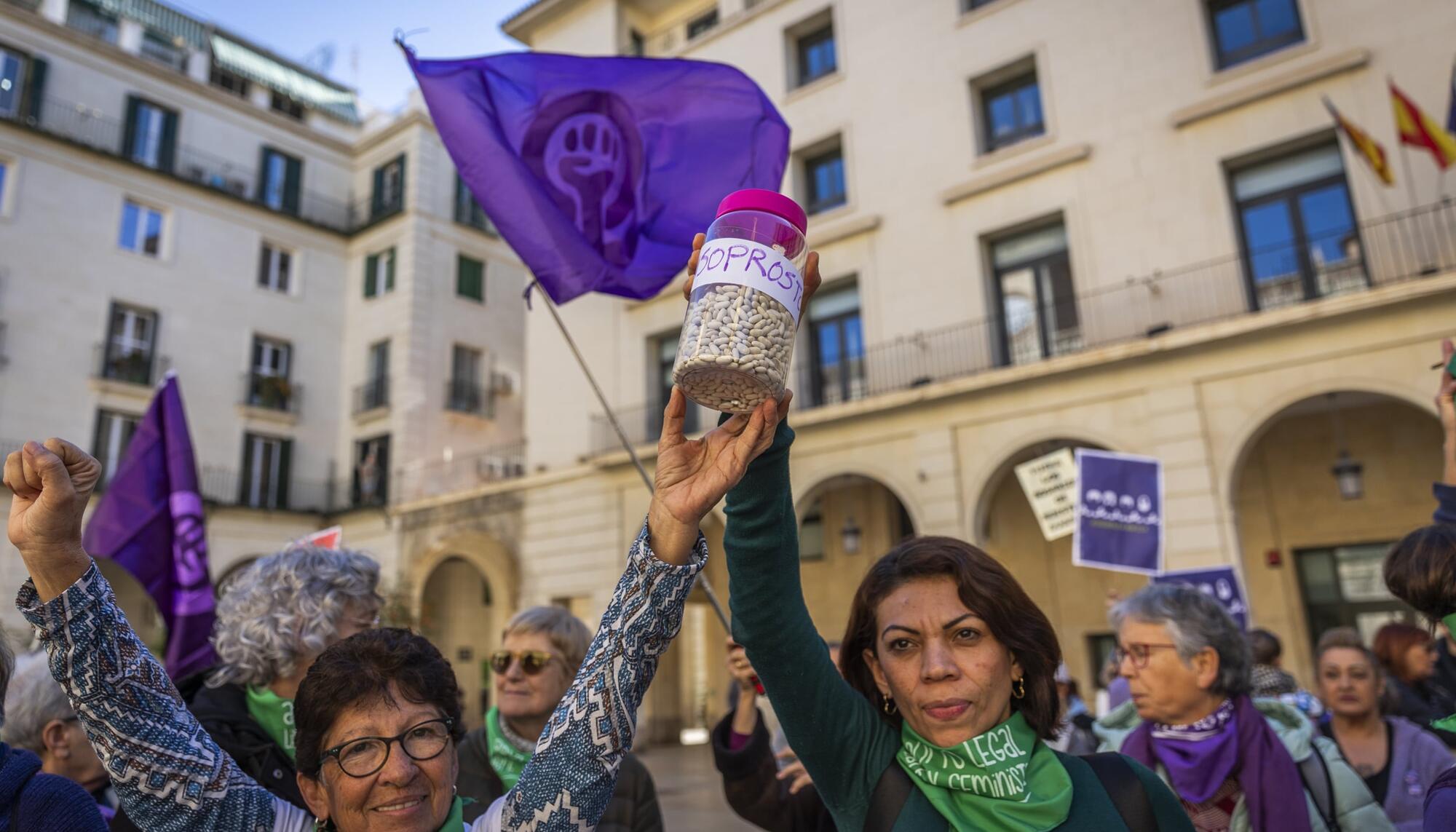Movilización contra la oficina antiaborto de PP y Vox en Alicante - 1