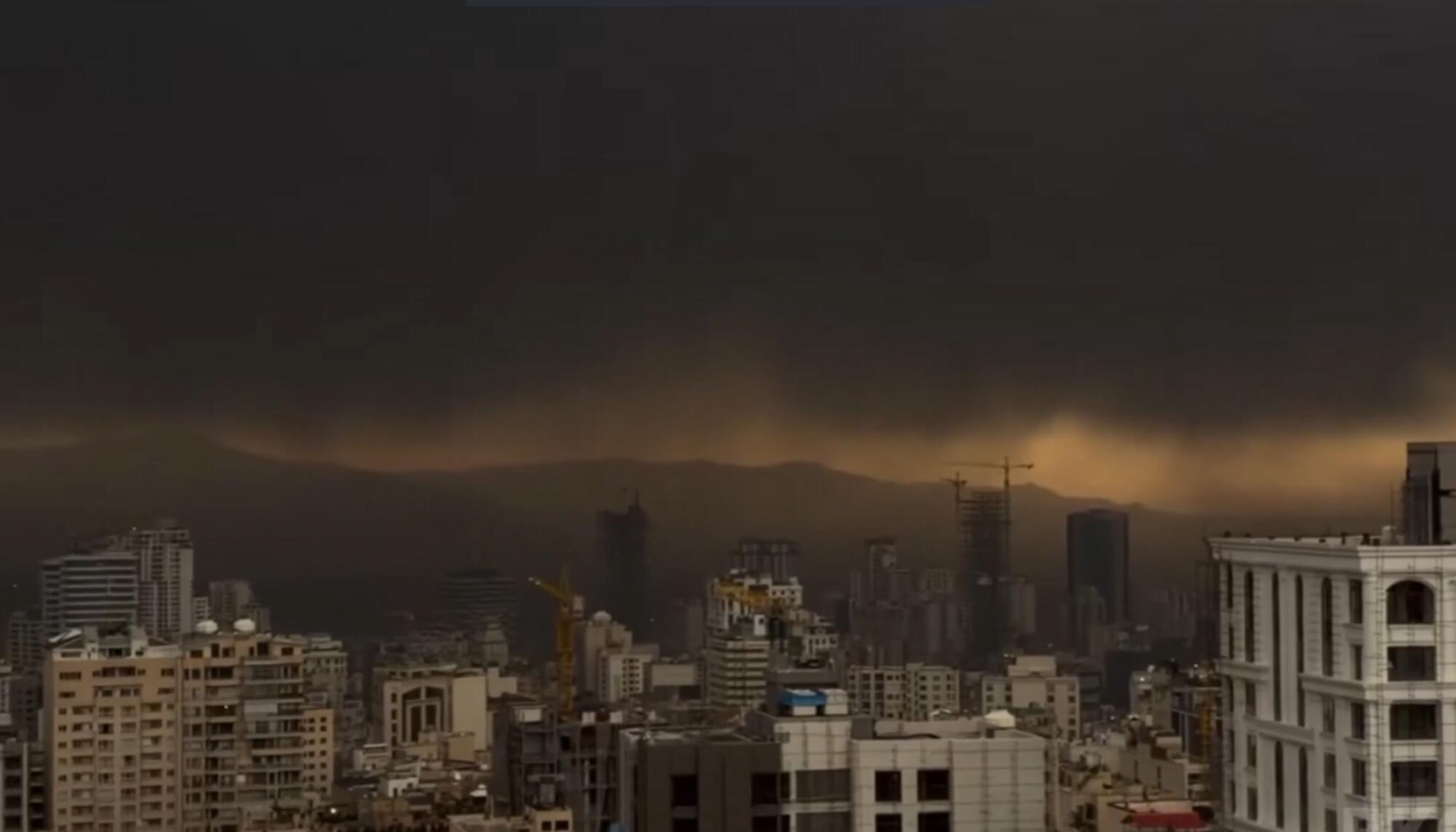 Nubes tóxicas sobre Teherán.