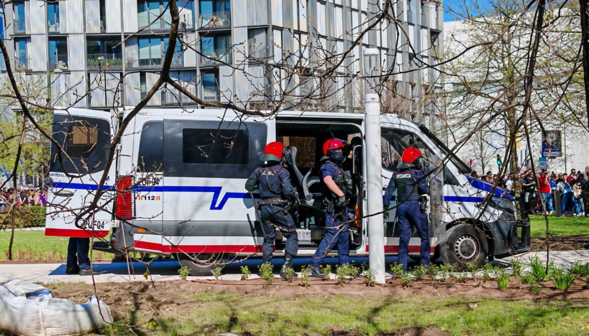 ertzaintza-agresion-huelga-general