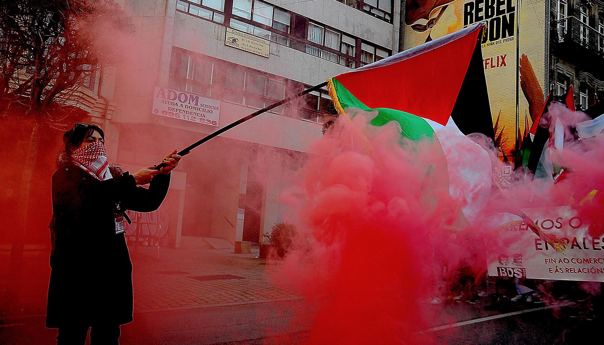 Manifestación en Vigo contra el genocidio en Gaza y en apoyo al pueblo palestino  - 4