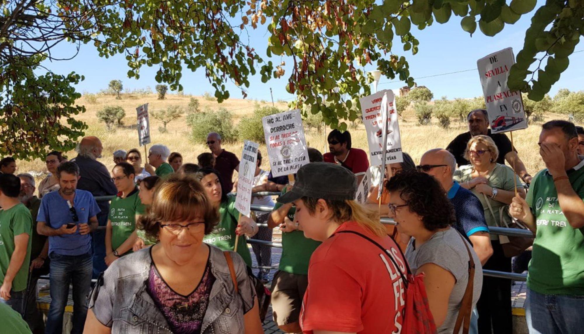 Protesta en Plasencia tren