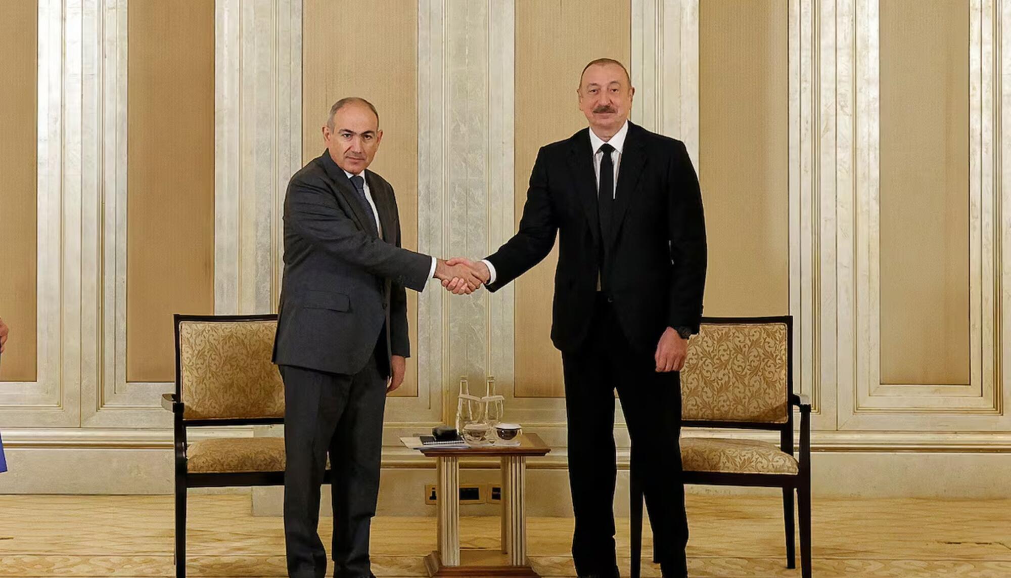  Nikoil Pashinián y Ilham Alíyev