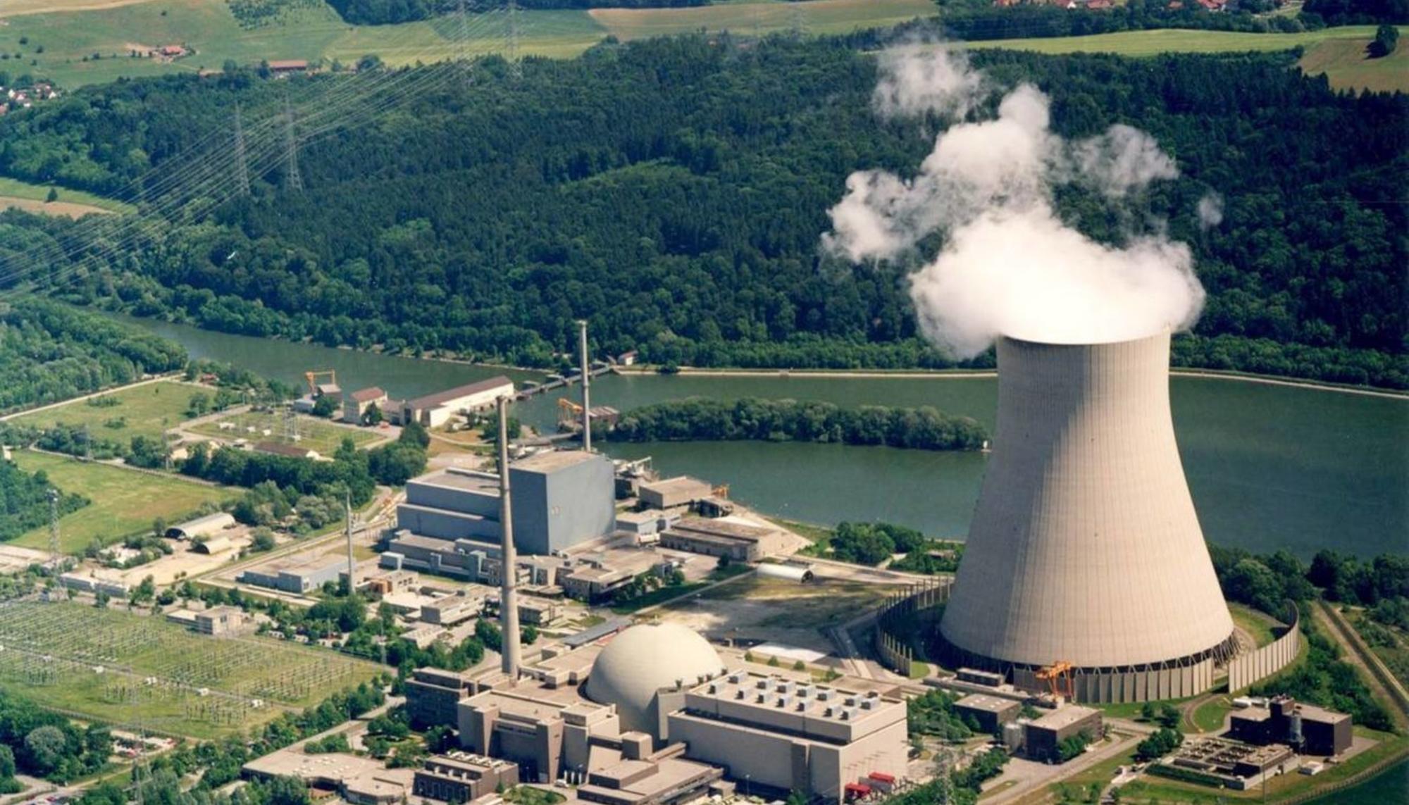 Central nuclear en Essenbach, Alemania.