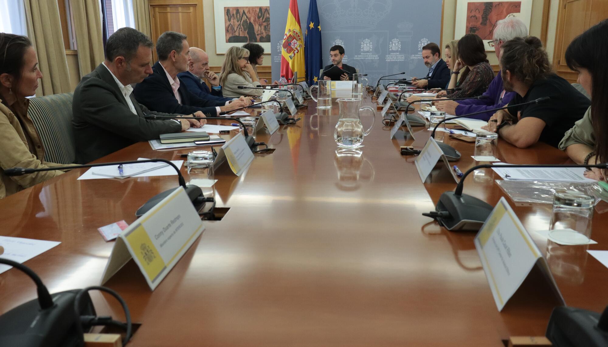 Bustinduy con organizaciones antiespecistas