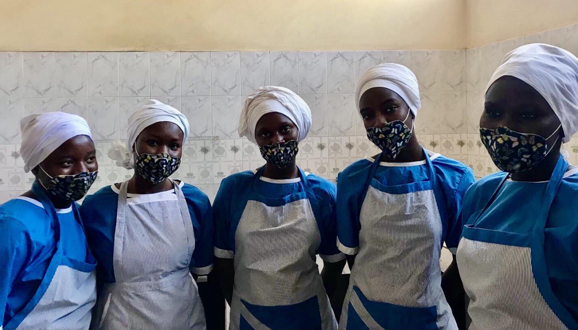 Jóvenes estudiantes de cocina en Sam Sam (Pikine, Senegal).