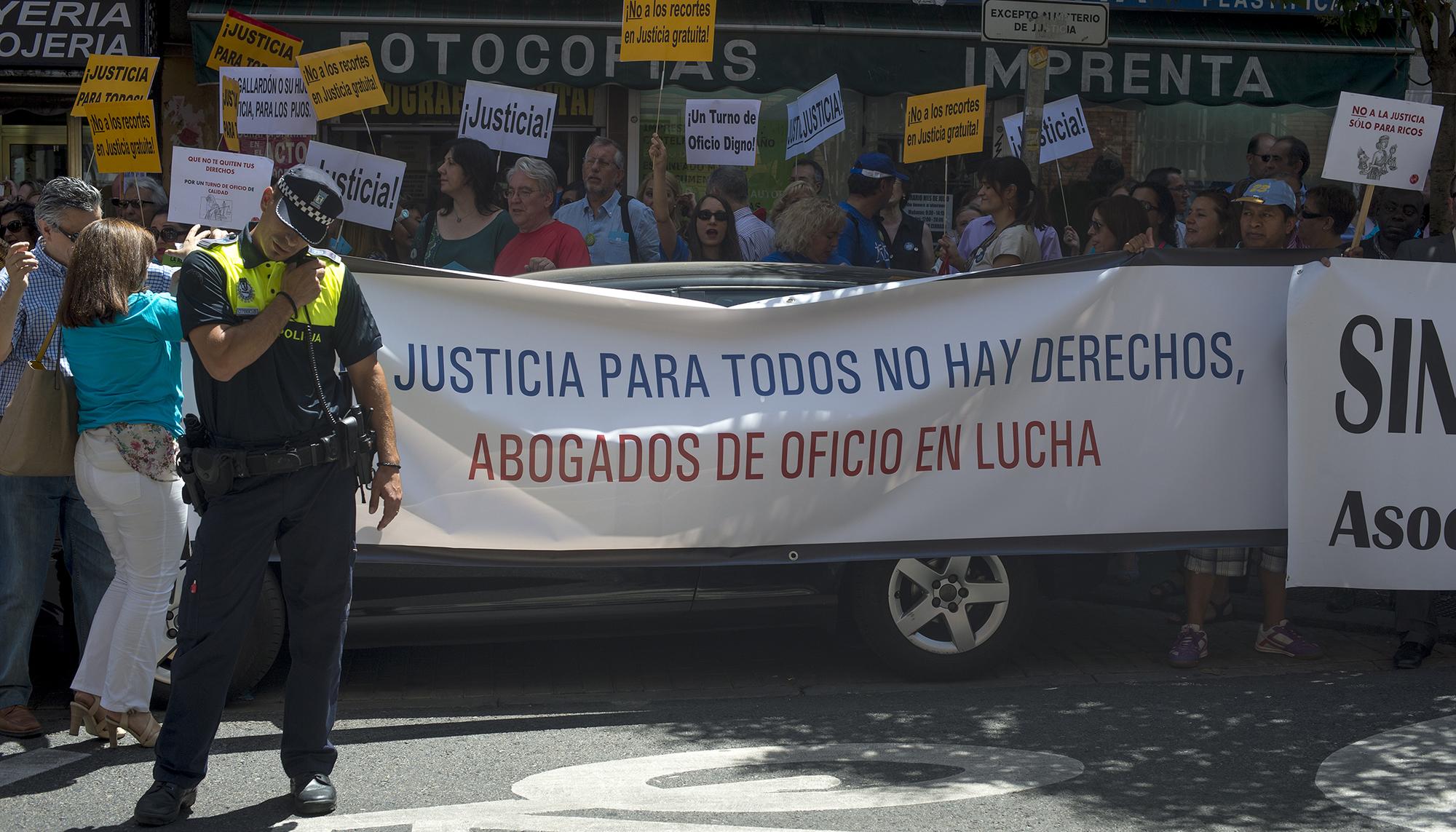 Protesta abogados por la desaparición del turno de oficio y las tasas judiciales