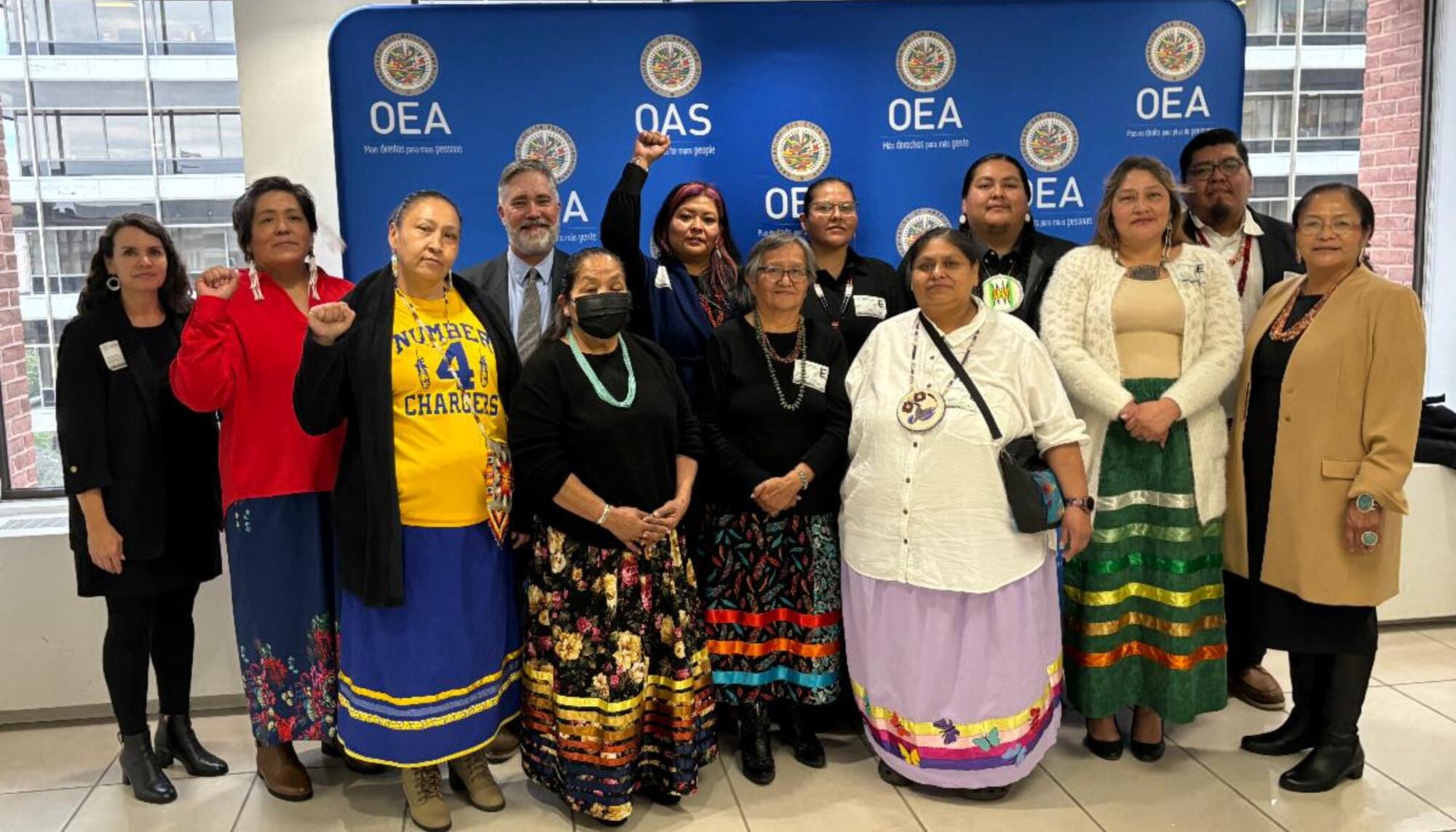 Delegación de pueblos indígenas estadounidenses denunciando las consecuencias de la minería de uranio sobre la salud de sus pueblos. Fuente: Beyond Nuclear International
