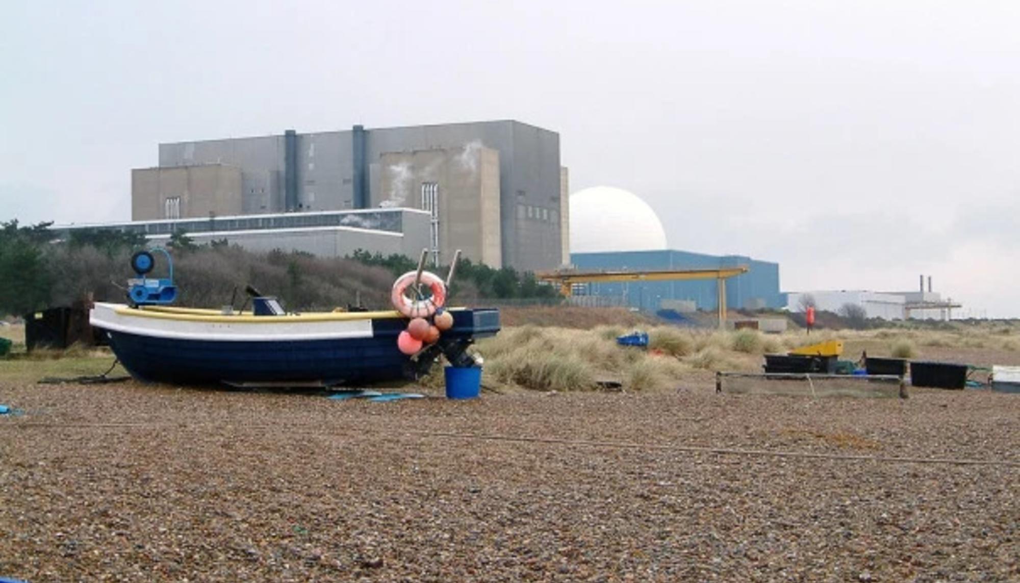 La central nuclear de Sizewell, junto a la playa, preocupa a los/as residentes. Fuente: Beyond Nuclear International