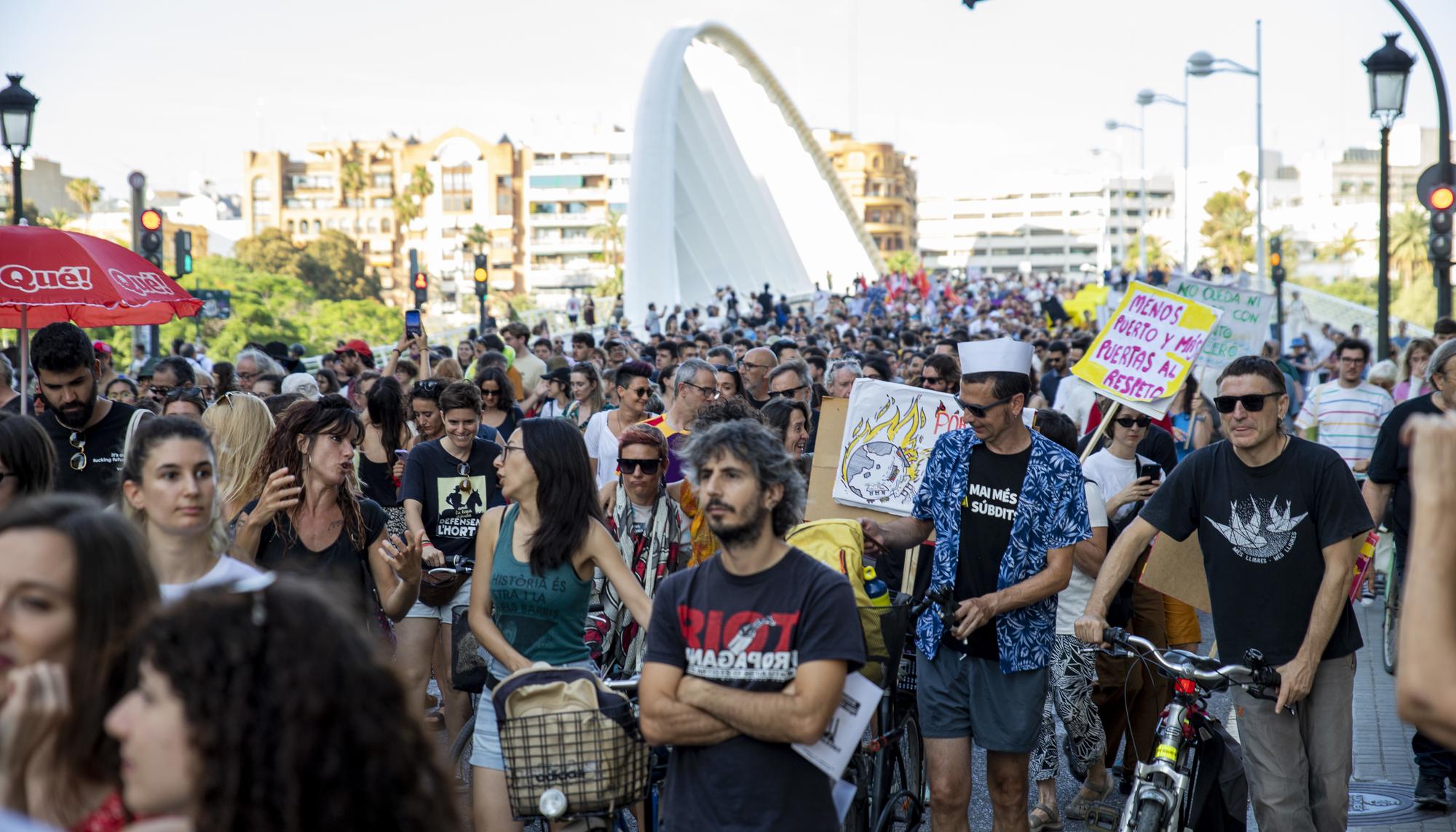 Manifestación contra la ampliación puerto de València - 13