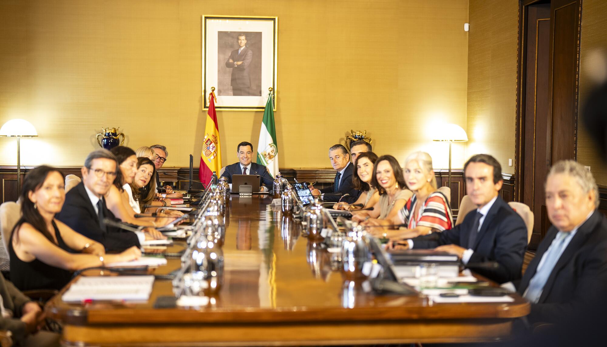 El presidente de le Junta de Andalucía, Juan Manuel Moreno Bonilla, junto al Consejo de Gobierno andaluz el pasado 30 de julio. Fuente: Junta de Andalucía.