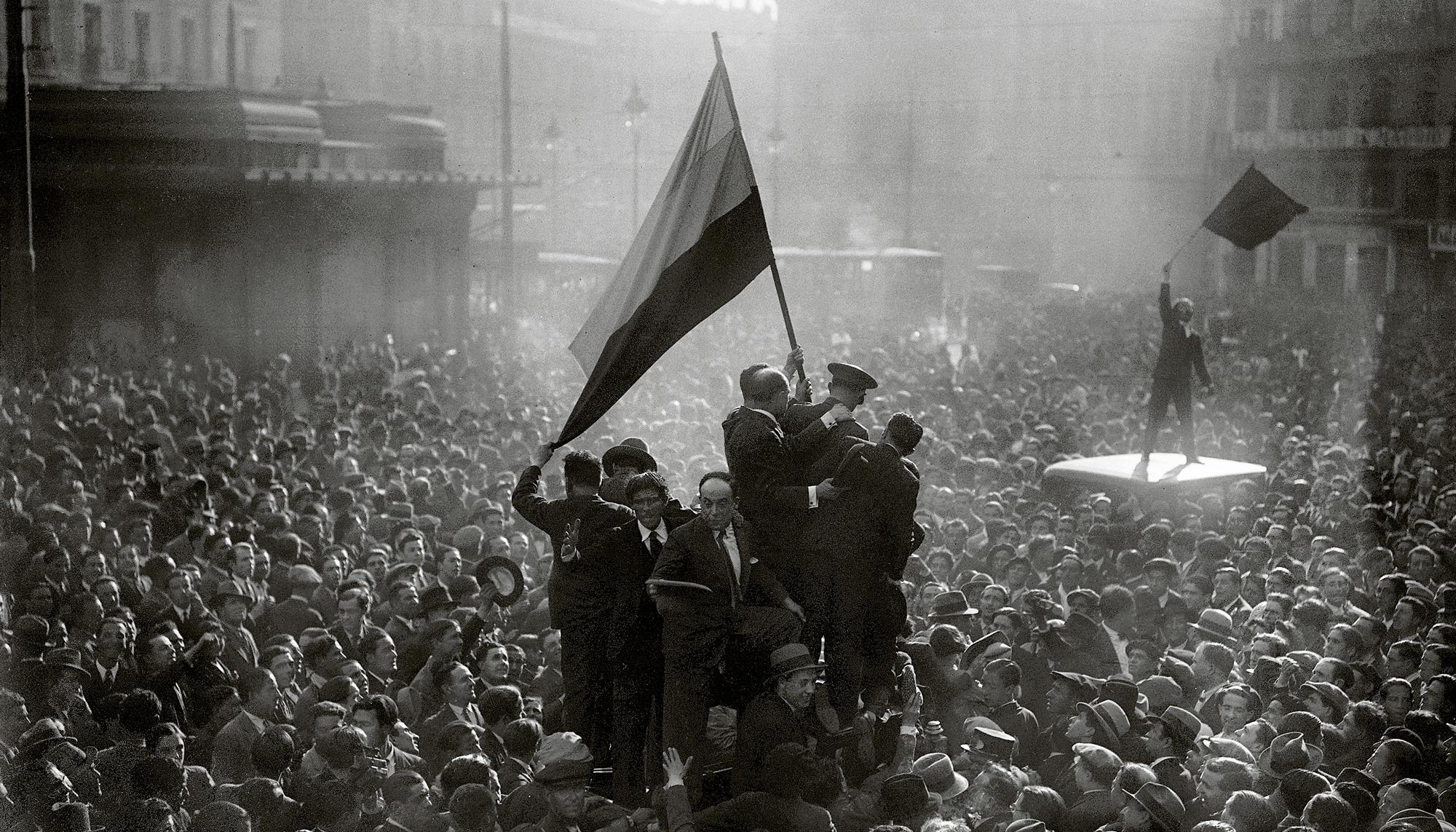 Proclamación de la Segunda República en la Puerta del Sol de Madrid