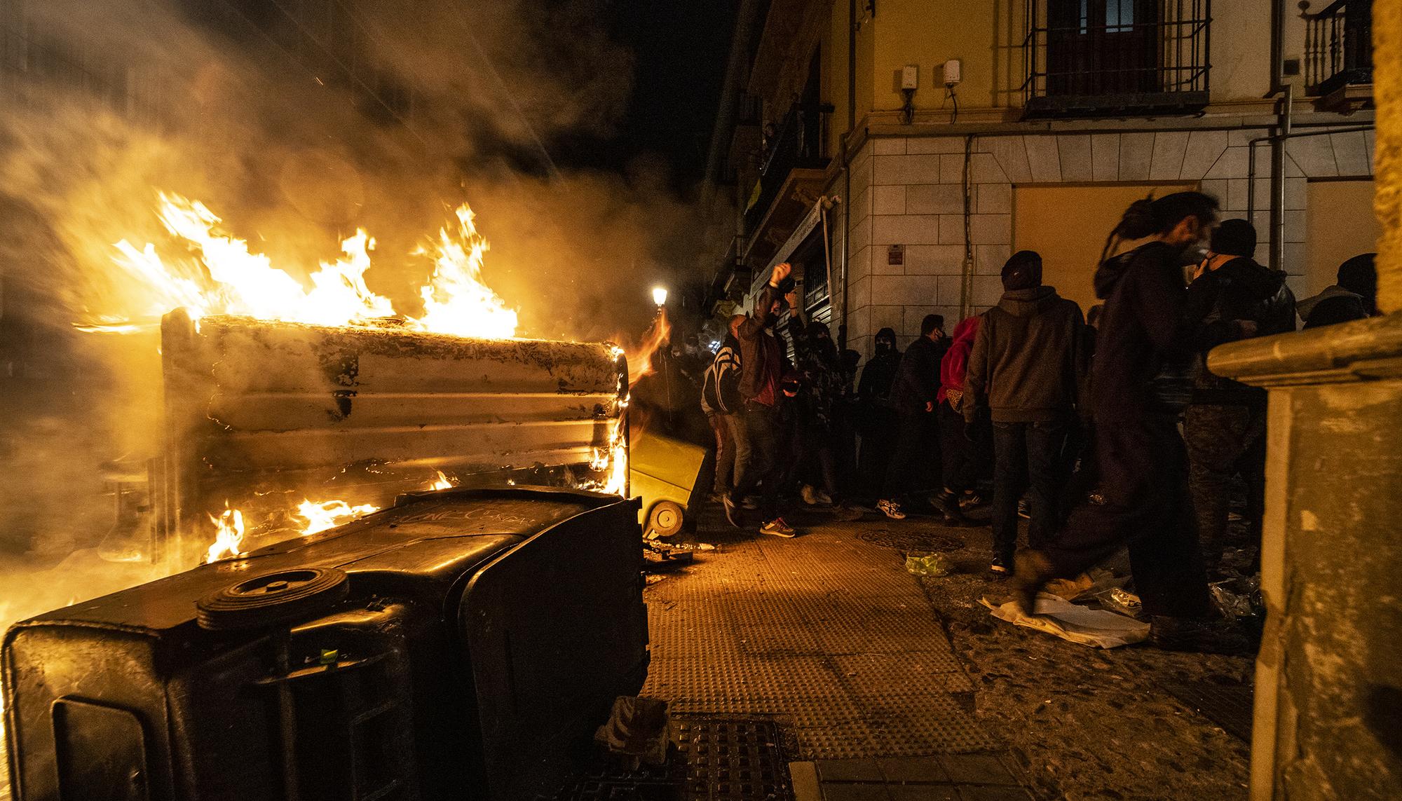 Barricadas en la manifestación de Granada por la encarcelamiento de Pablo Hasél - 8