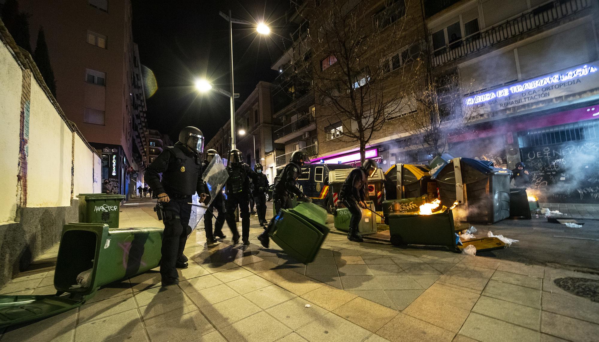 Barricadas en la manifestación de Granada por la encarcelamiento de Pablo Hasél - 18