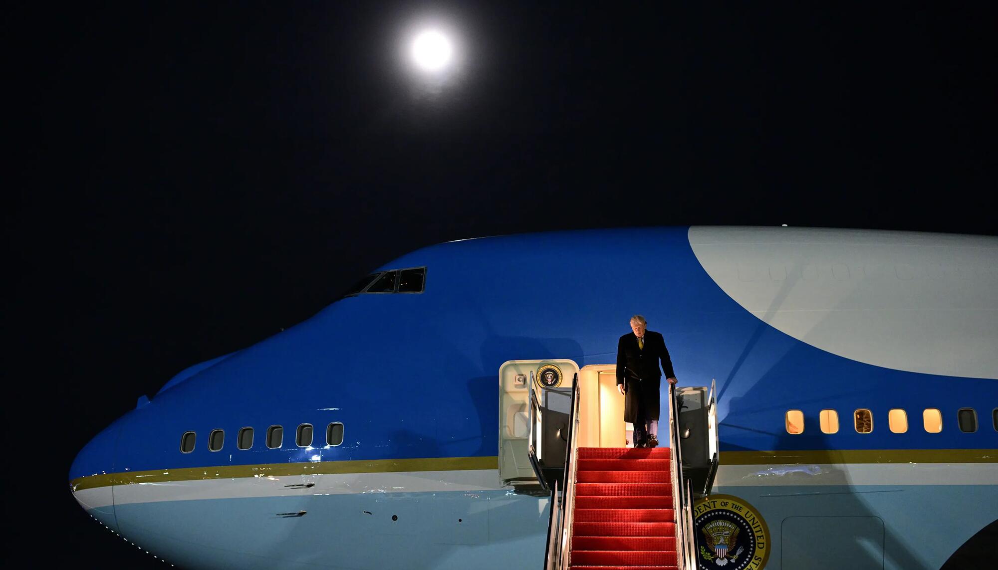 Trump Air Force One 01-2026