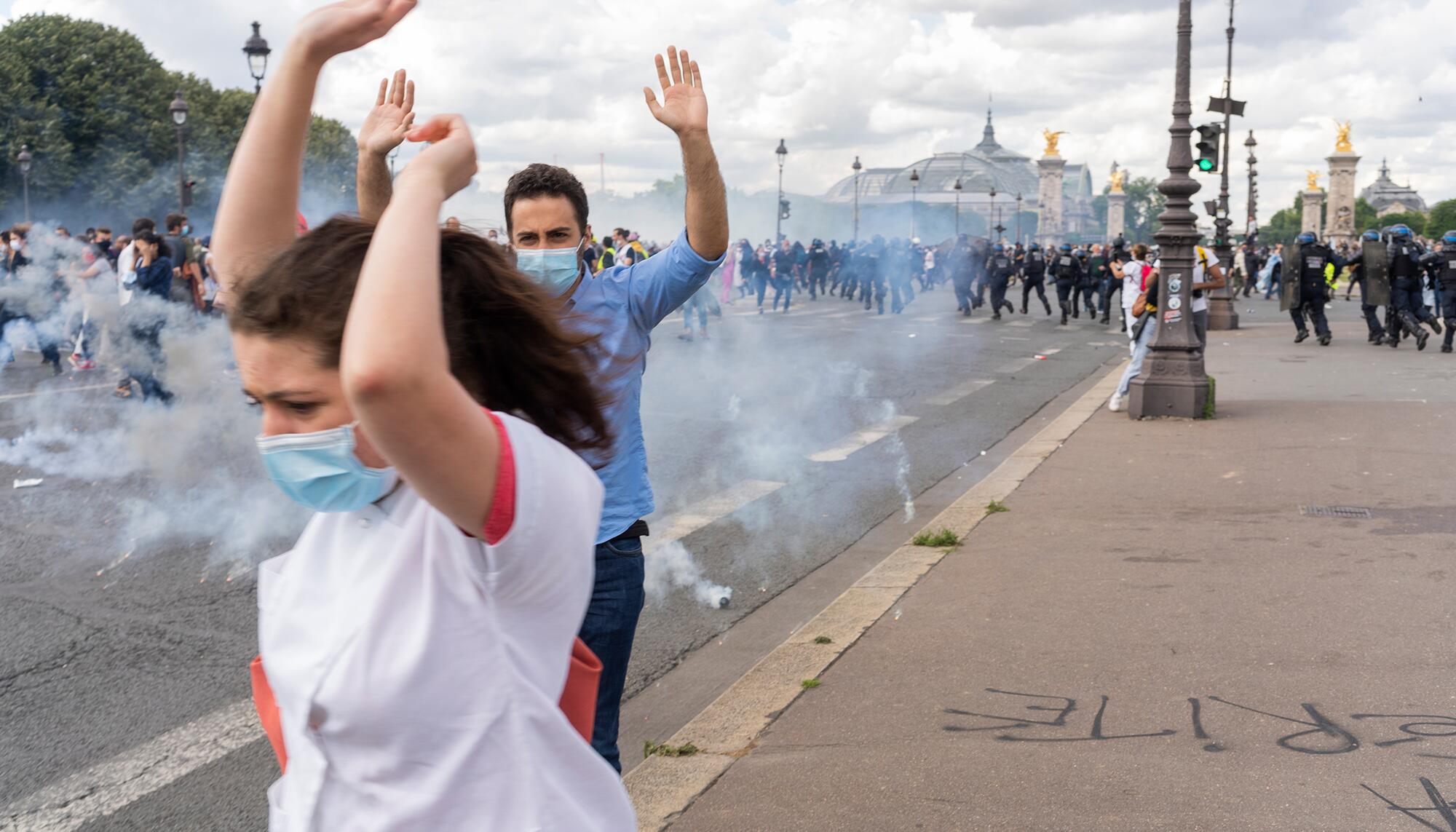 La policía francesa convierte una manifestación en defensa de la sanidad en una batalla campal - 3