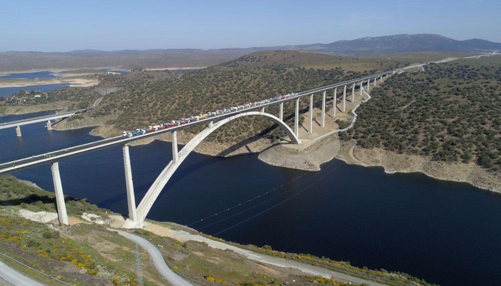 Viaducto del tajo en pantano Alcántara