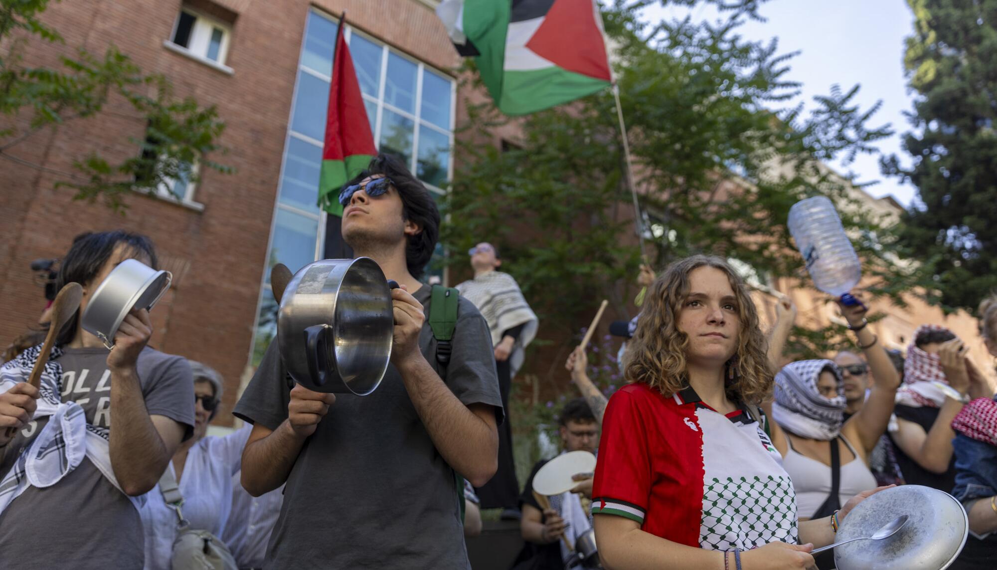 Cacerolada frente a la Embajada de  Israel - 2