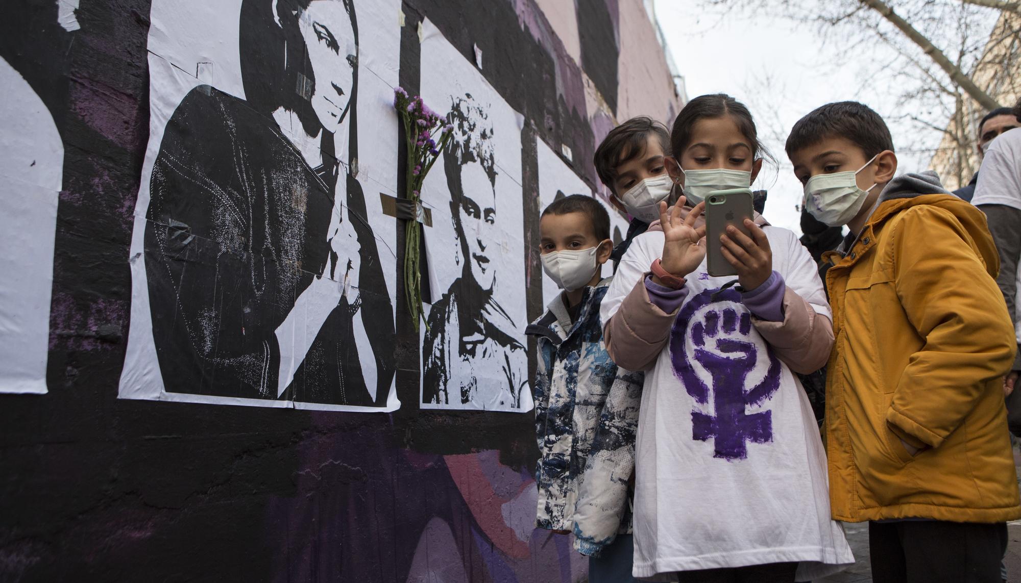 Concentración en el mural feminista de Ciudad Lineal el 8M - 4