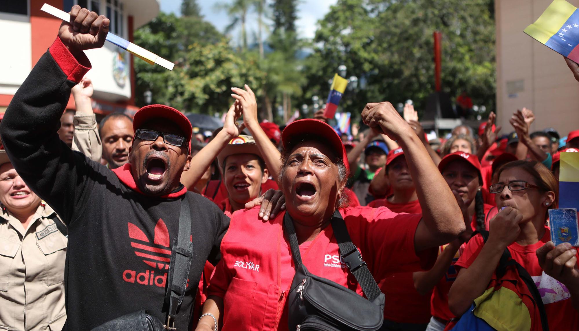Manifestantes pro Maduro golpe de estado enero de 2019