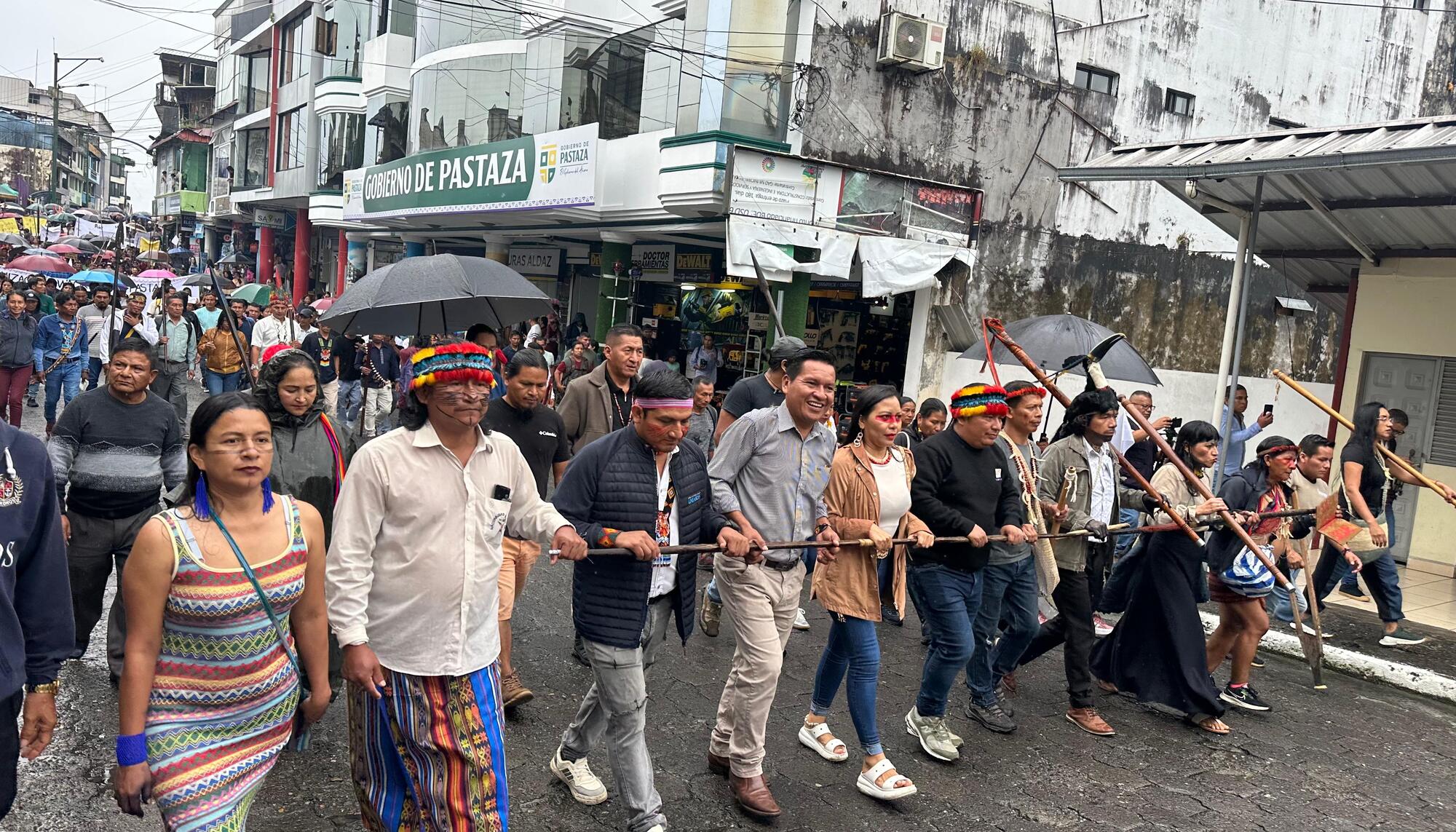 Una multitudinaria movilización en Puyo (provincia de Pastaza) en el día 15 del paro.