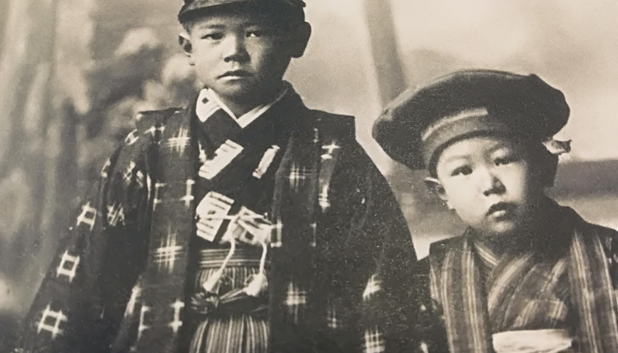 Kurosawa con su hermano Heigo