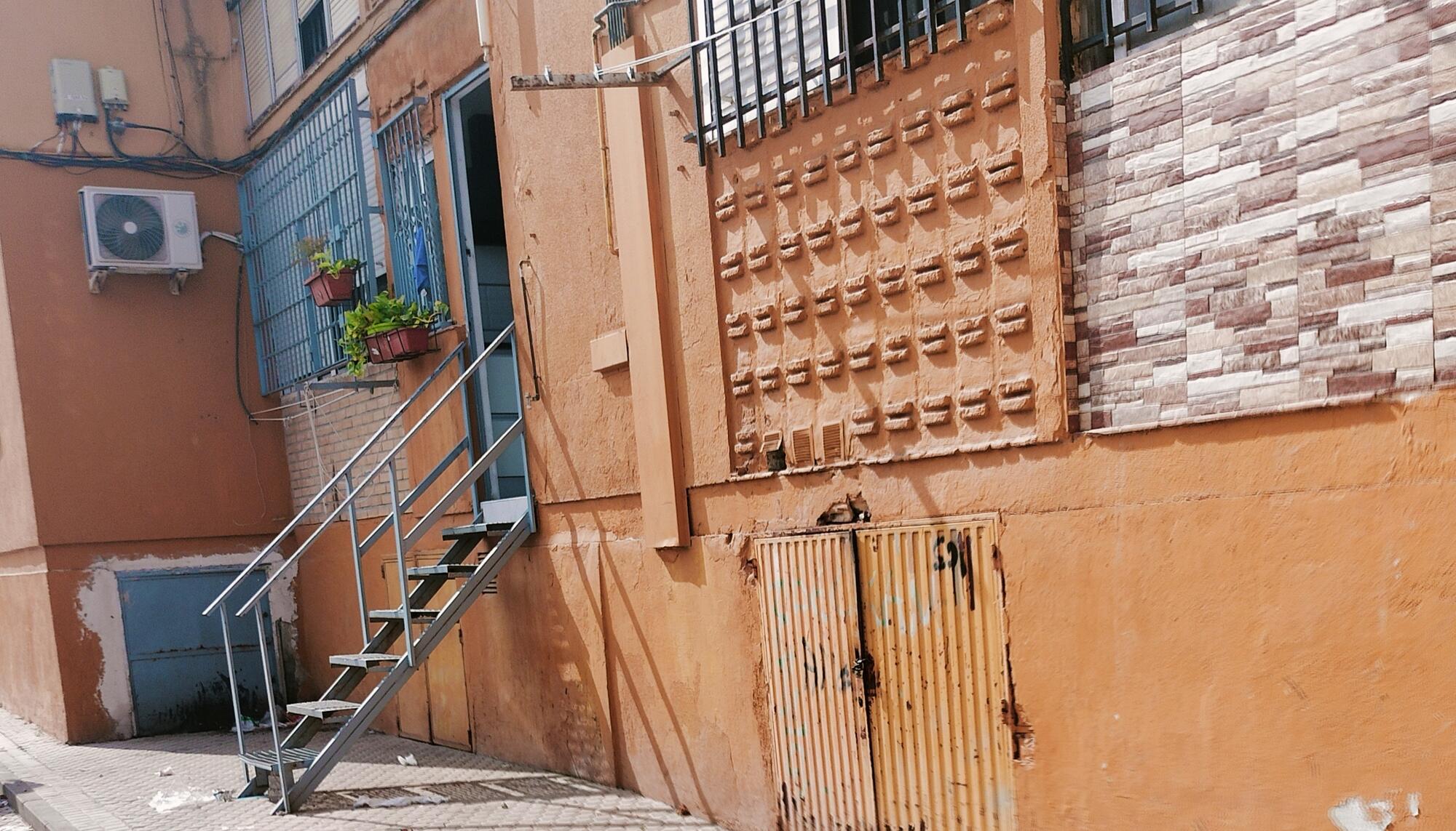 Escaleras a la calle 2