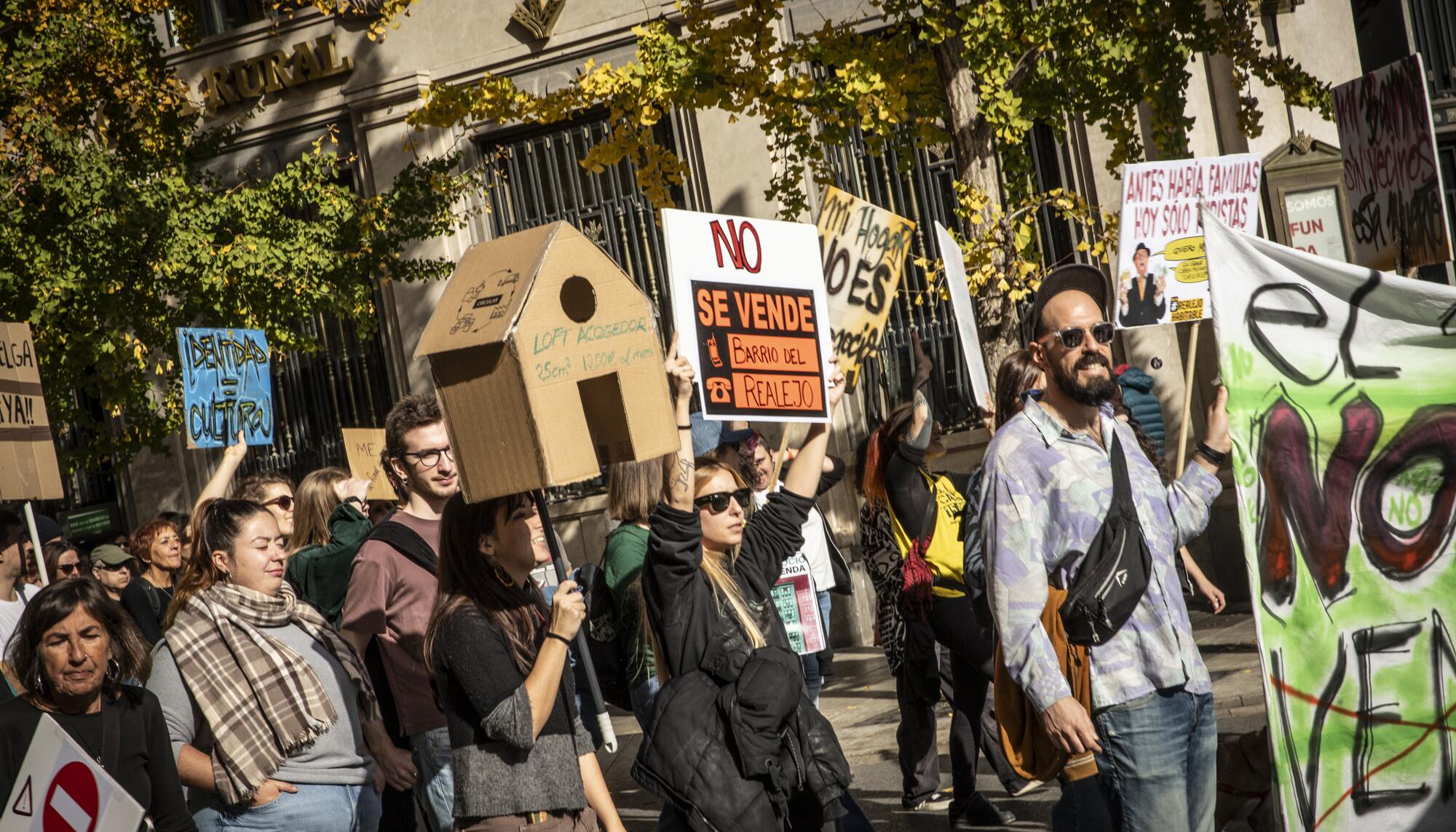 Manifestación contra el negocio especulativo de la vivienda - 1